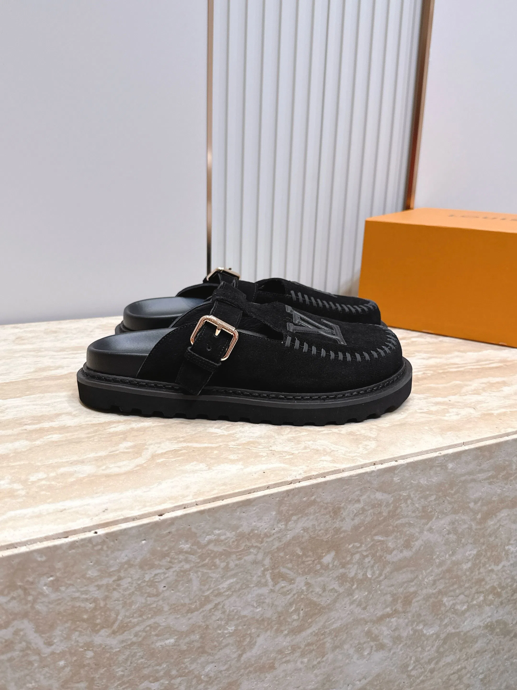 LV 27FW LDWAQLG 114 슬리퍼 8