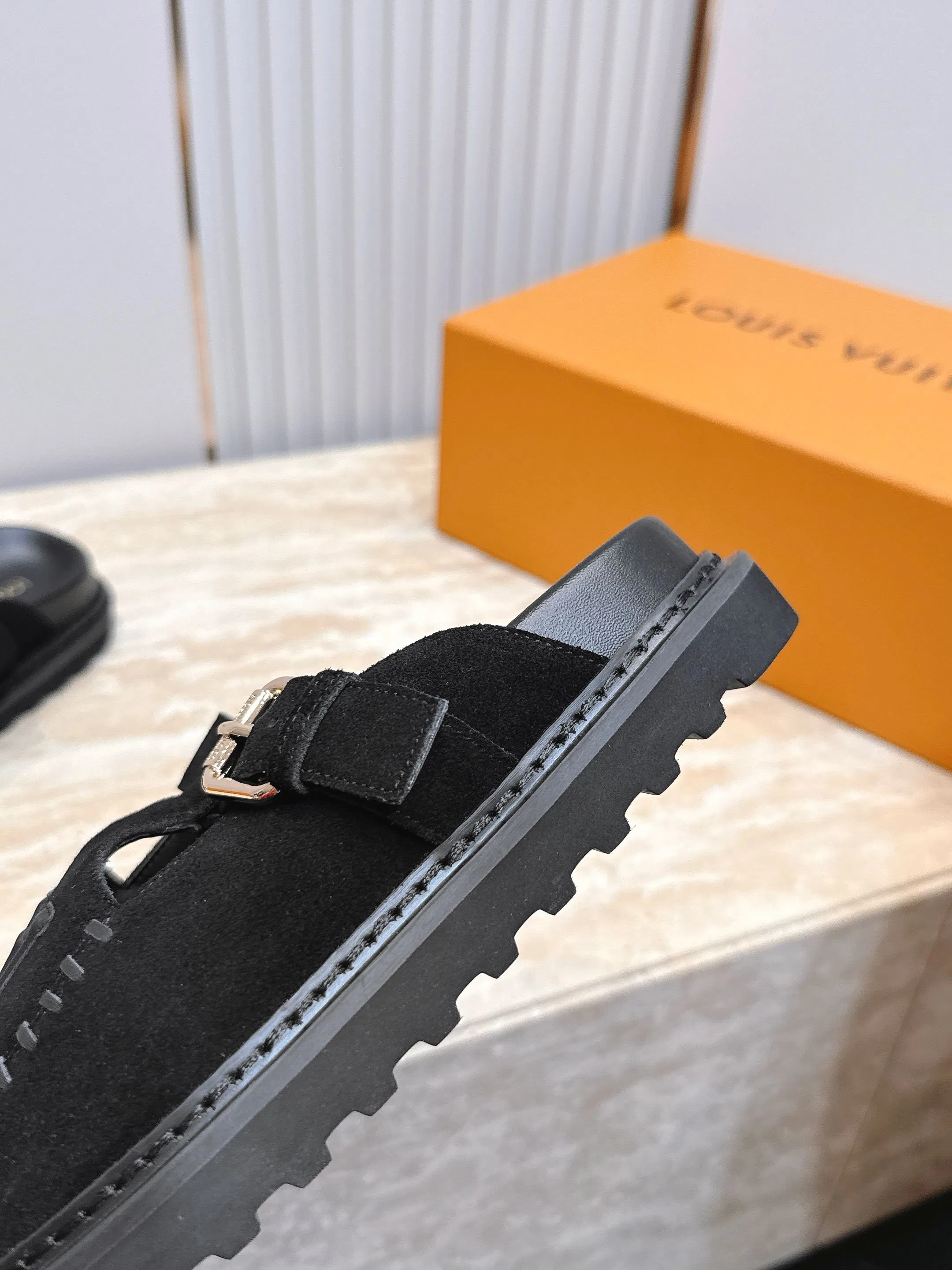 LV 27FW LDWAQLG 114 슬리퍼 10