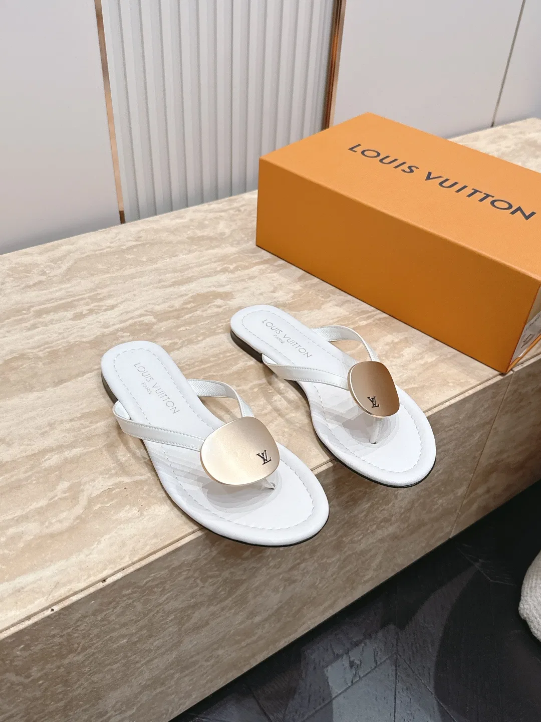 LV 27FW LDWAQLG 115 슬리퍼 9