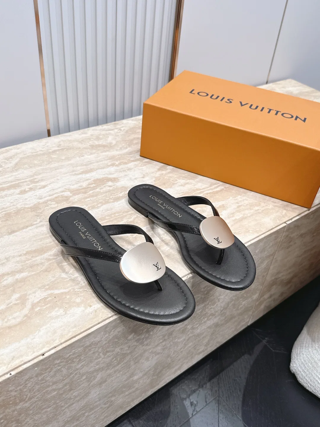 LV 27FW LDWAQLG 115 슬리퍼 18