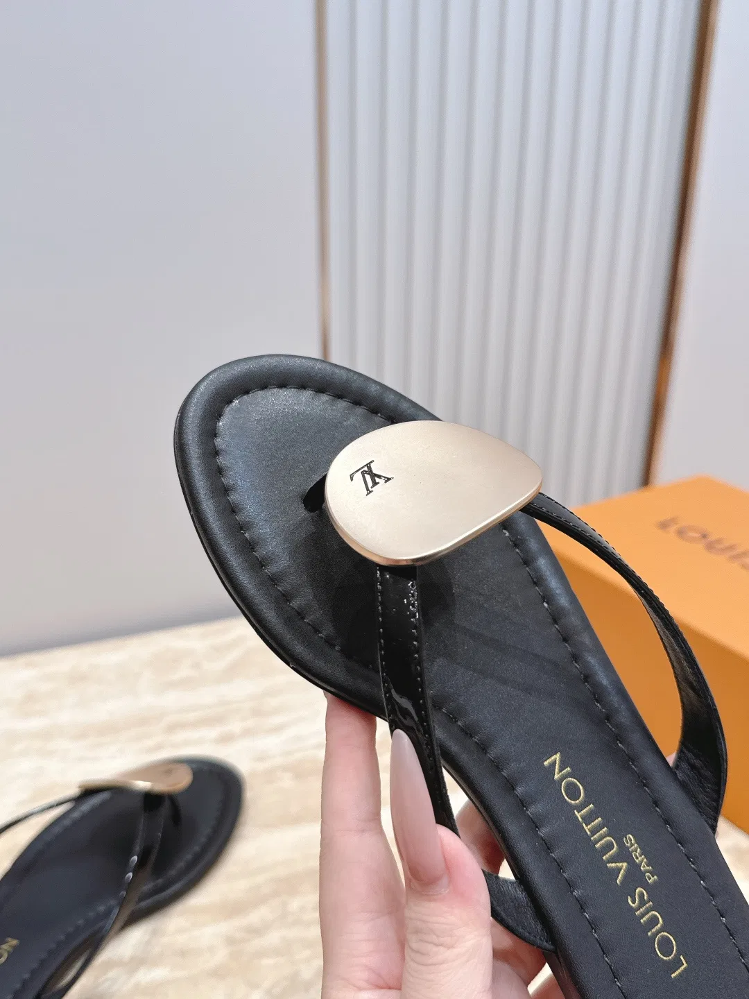 LV 27FW LDWAQLG 115 슬리퍼 21