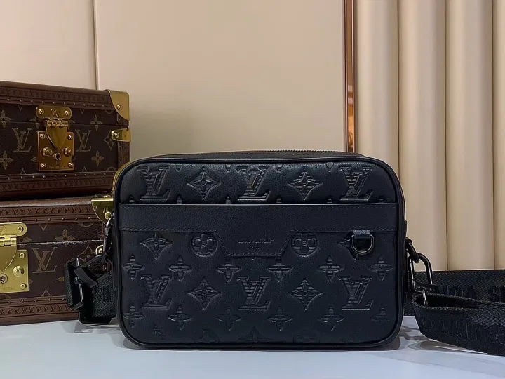 LV 27FW LDWAQLG 126 크로스백 13