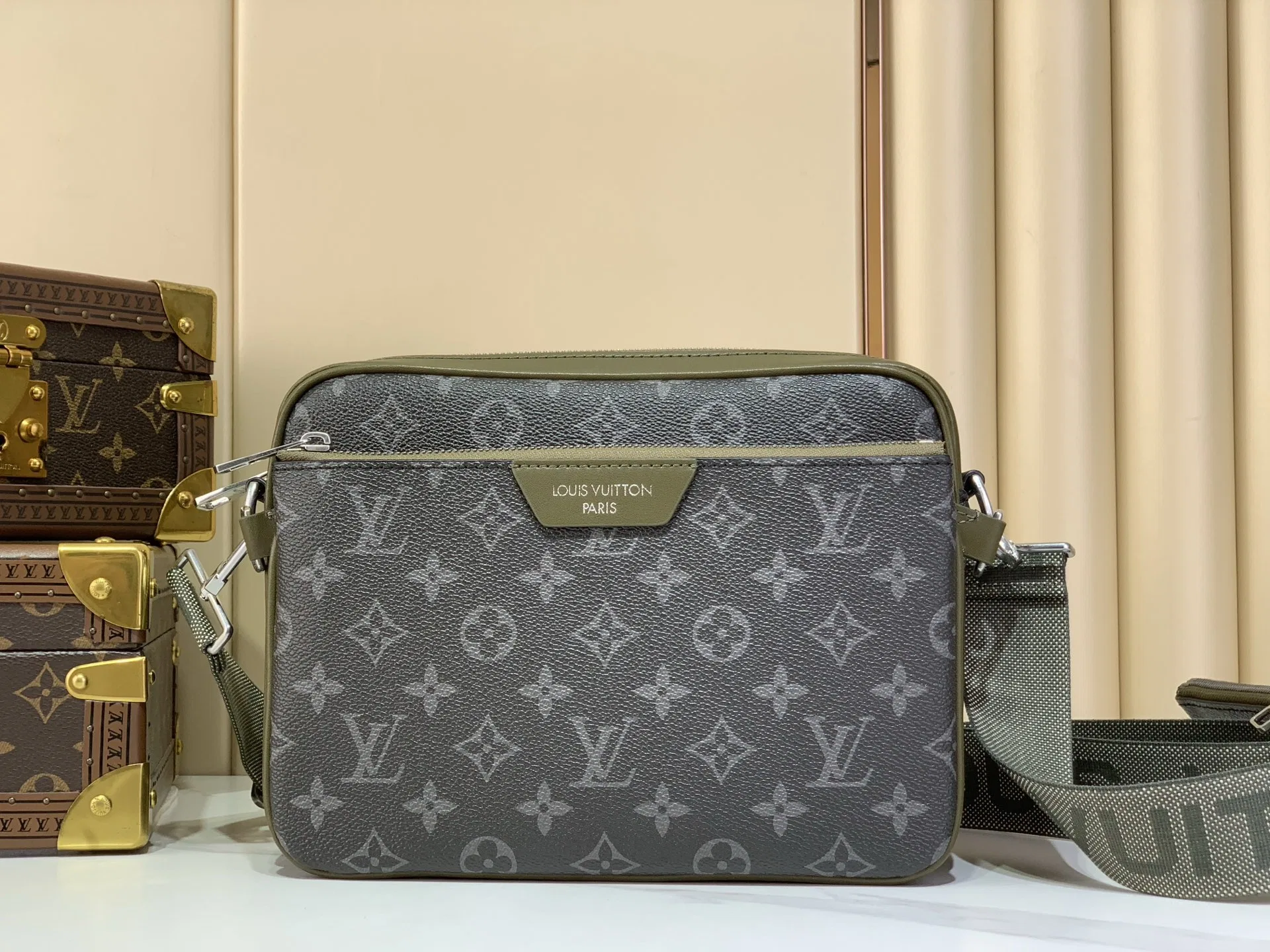 LV 27FW LDWAQLG 129 크로스백 10