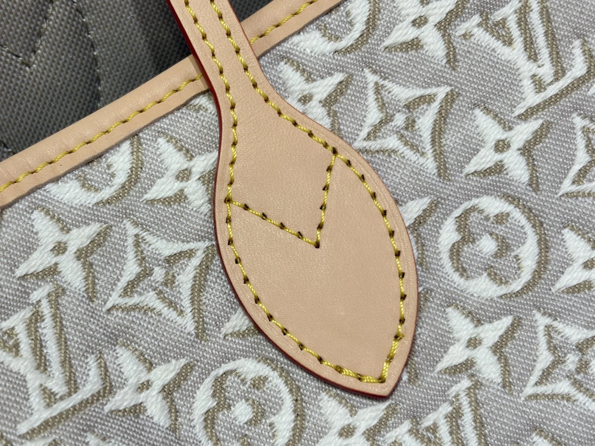 LV 27FW LDWAQLG 133 토트백 9