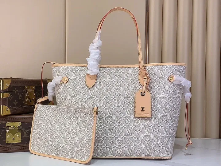 LV 27FW LDWAQLG 133 토트백 10