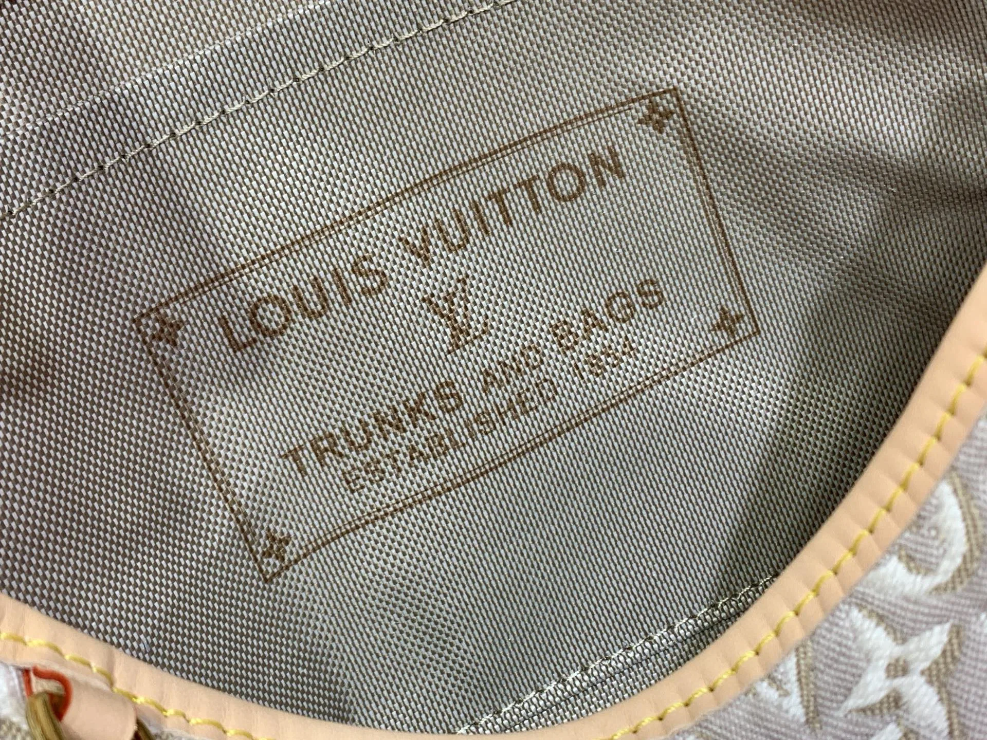 LV 27FW LDWAQLG 134 숄더백 8