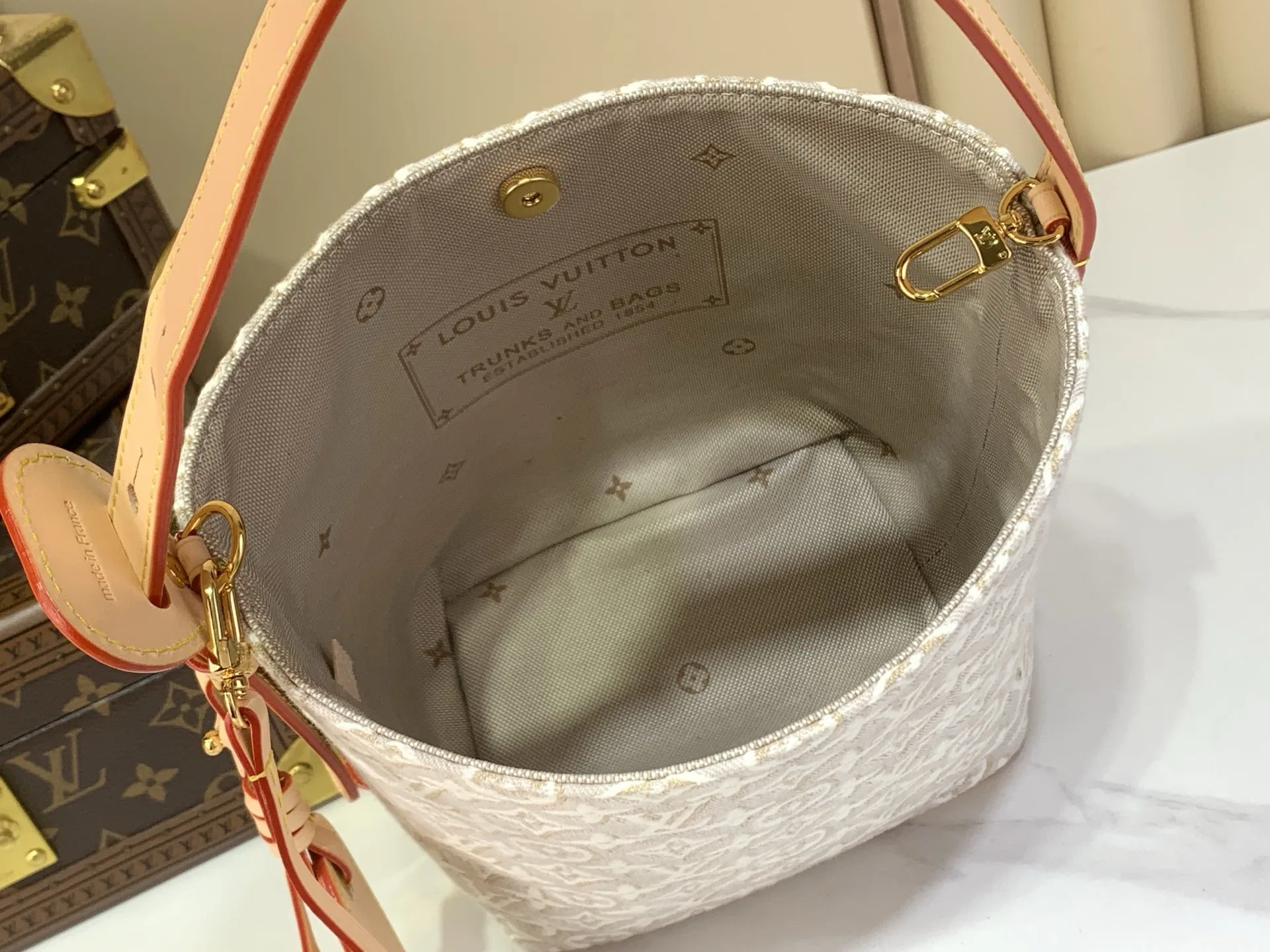 LV 27FW LDWAQLG 136 버킷백 8