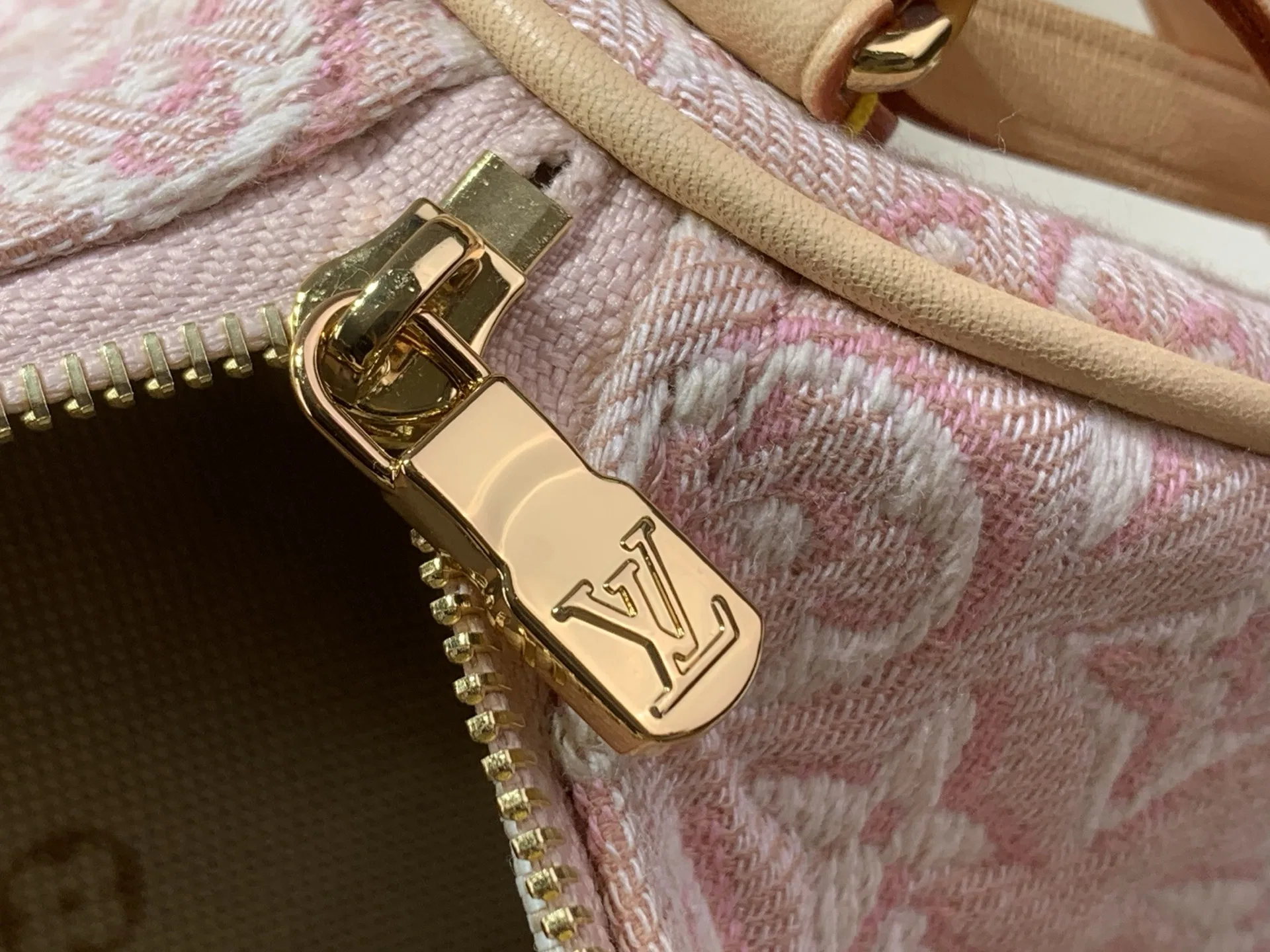 LV 27FW LDWAQLG 141 미니백 7