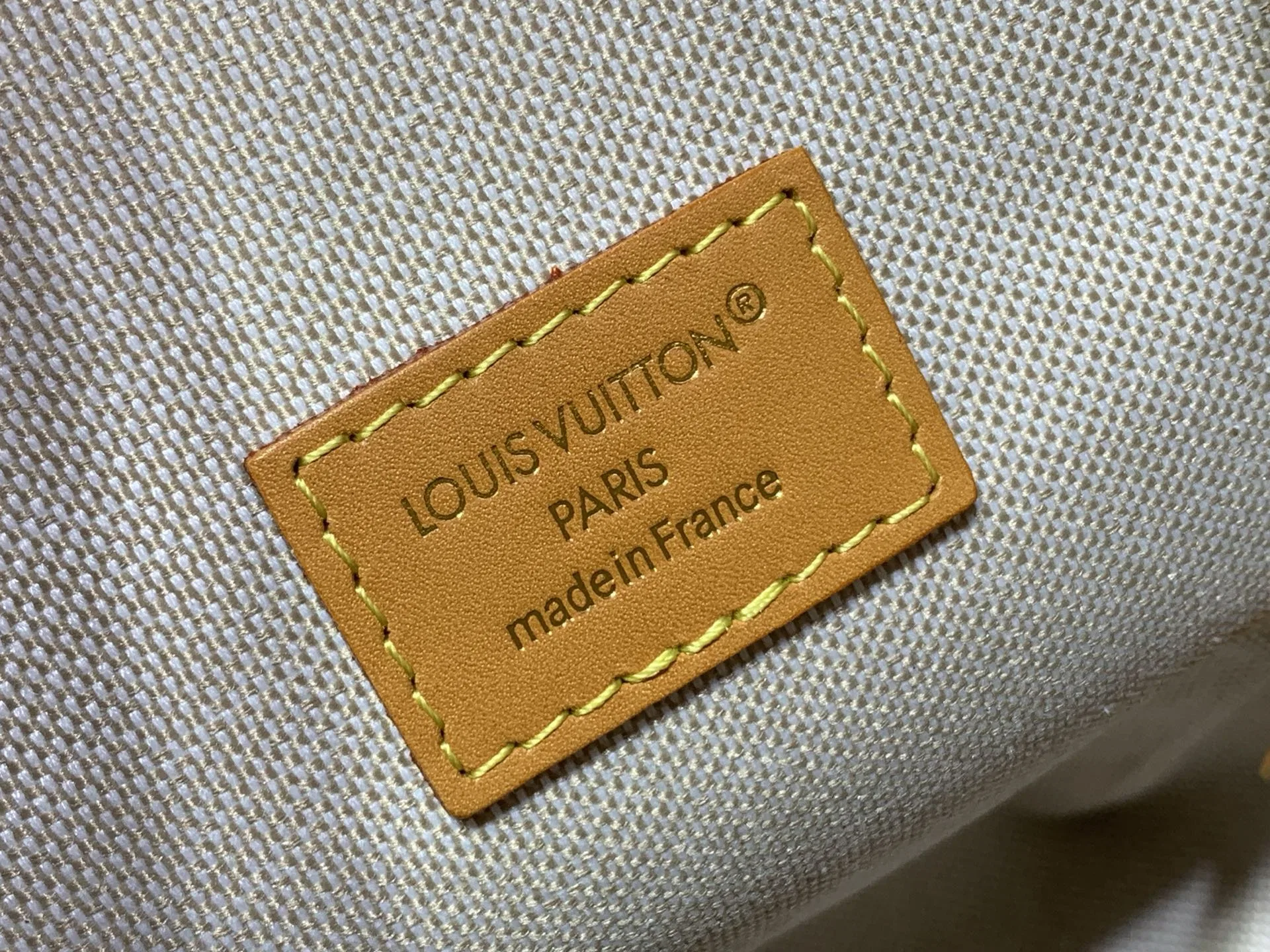 LV 27FW LDWAQLG 143 미니백 8