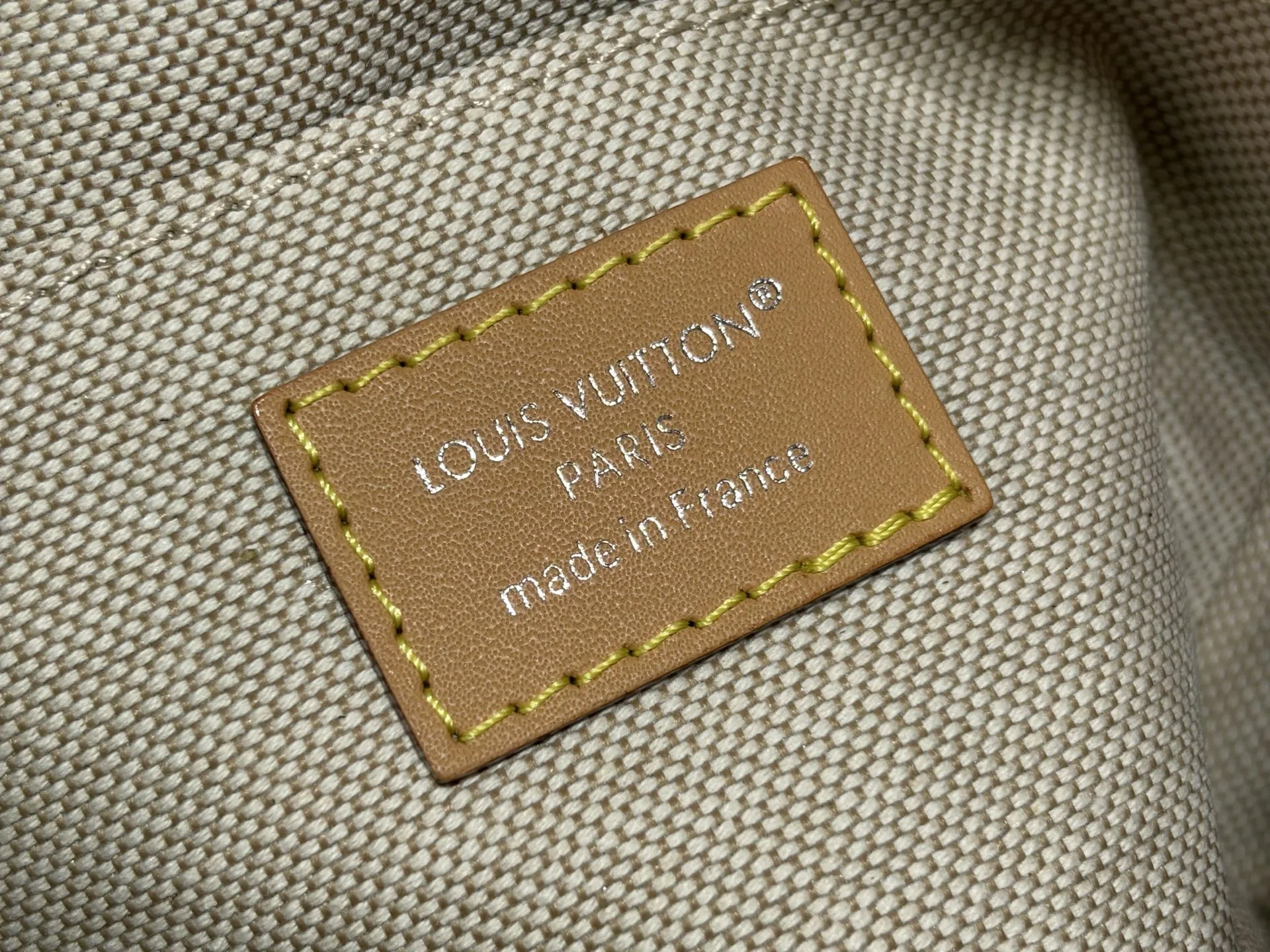 LV 27FW LDWAQLG 144 미니백 8