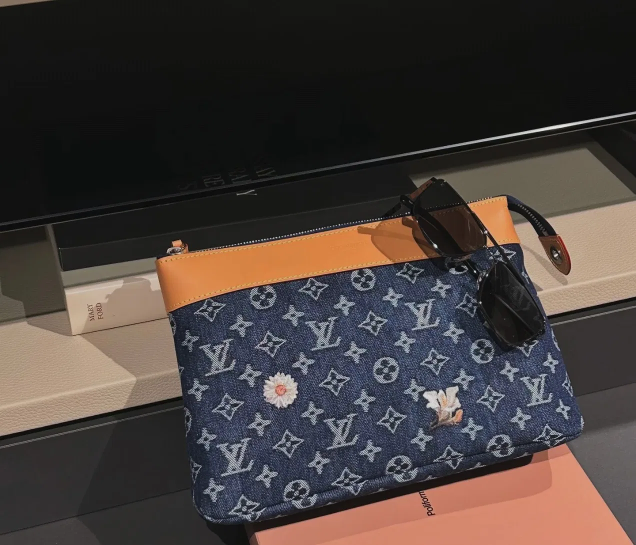 LV 27FW LDWAQLG 147 클러치 16