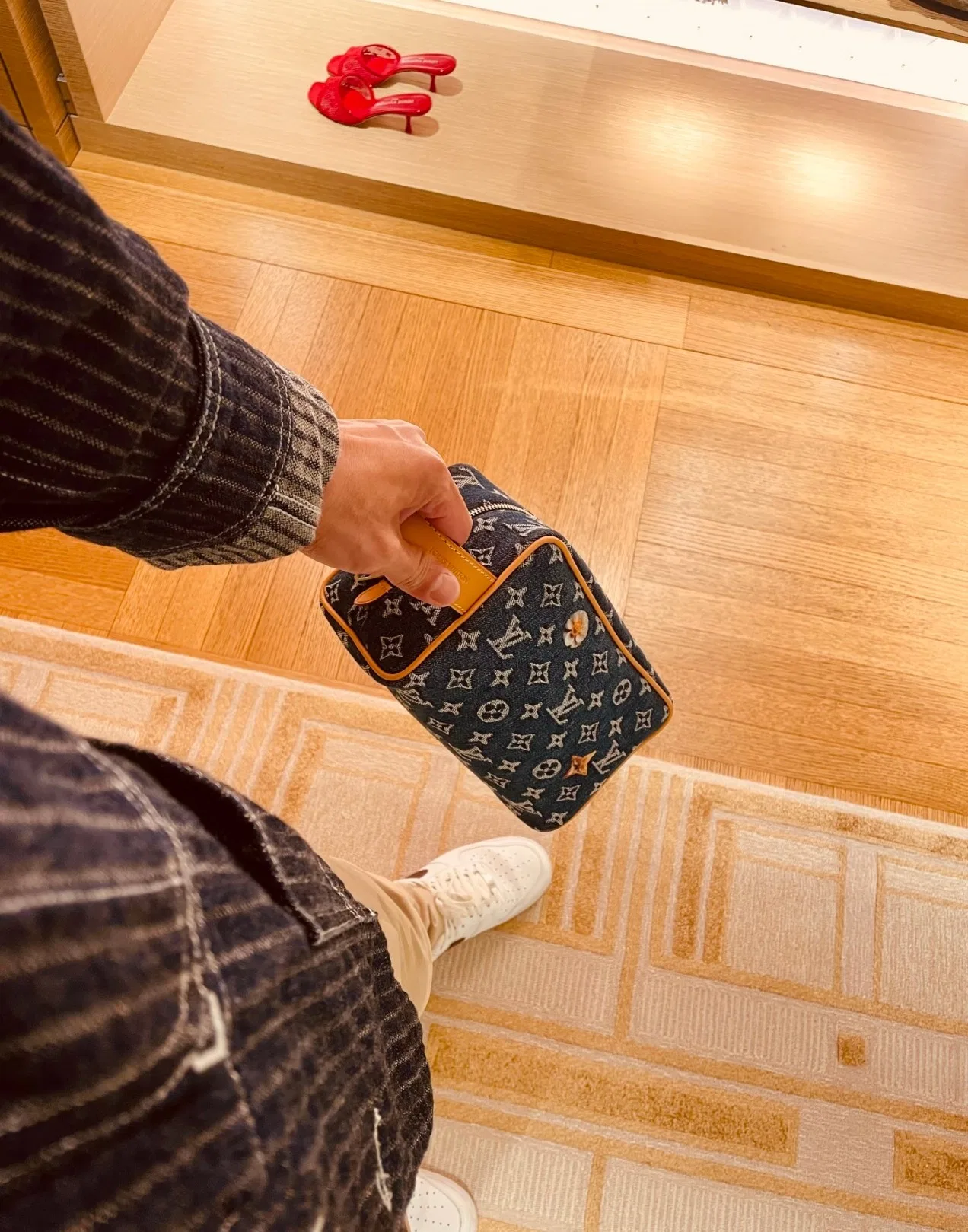 LV 27FW LDWAQLG 148 파우치 21