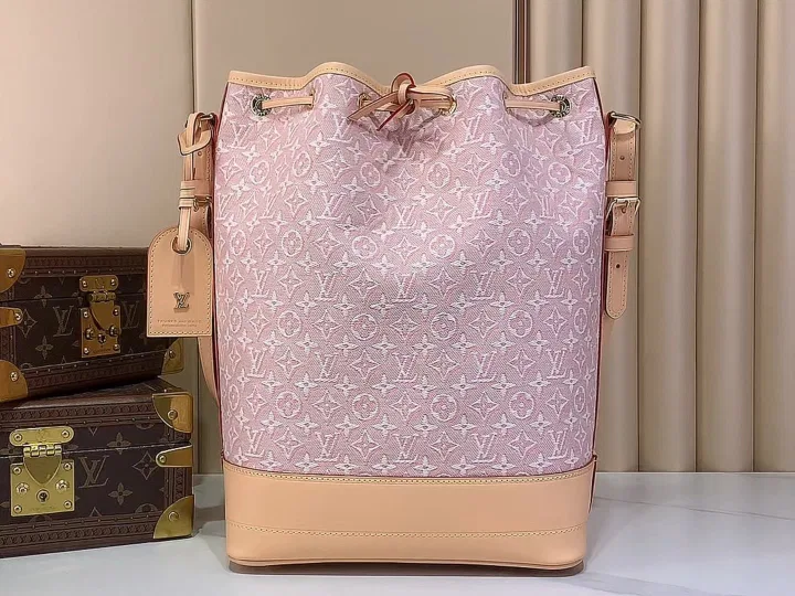LV 27FW LDWAQLG 149 버킷백 10