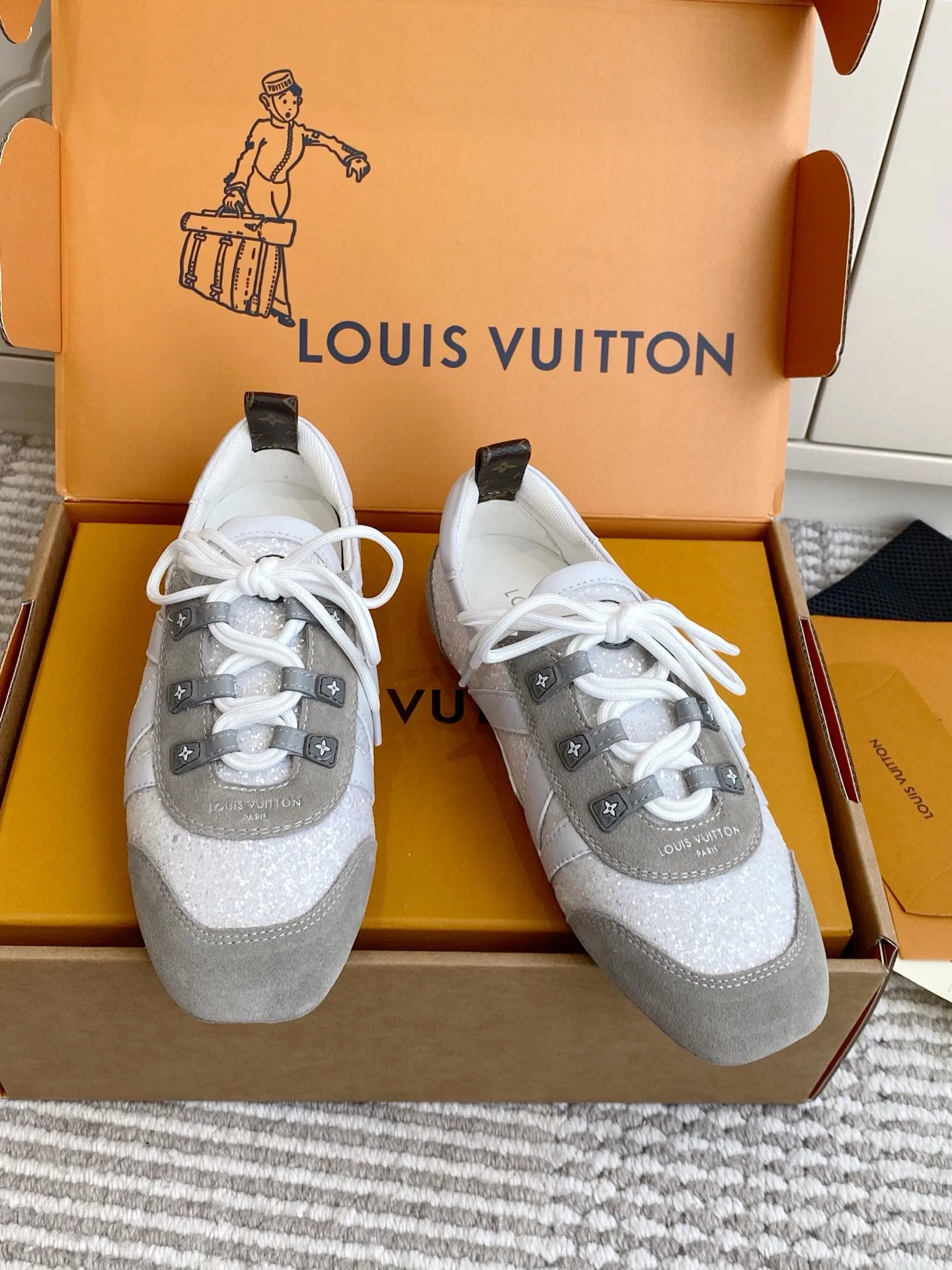 LV 27FW LDWAQLG 150 스니커즈 38