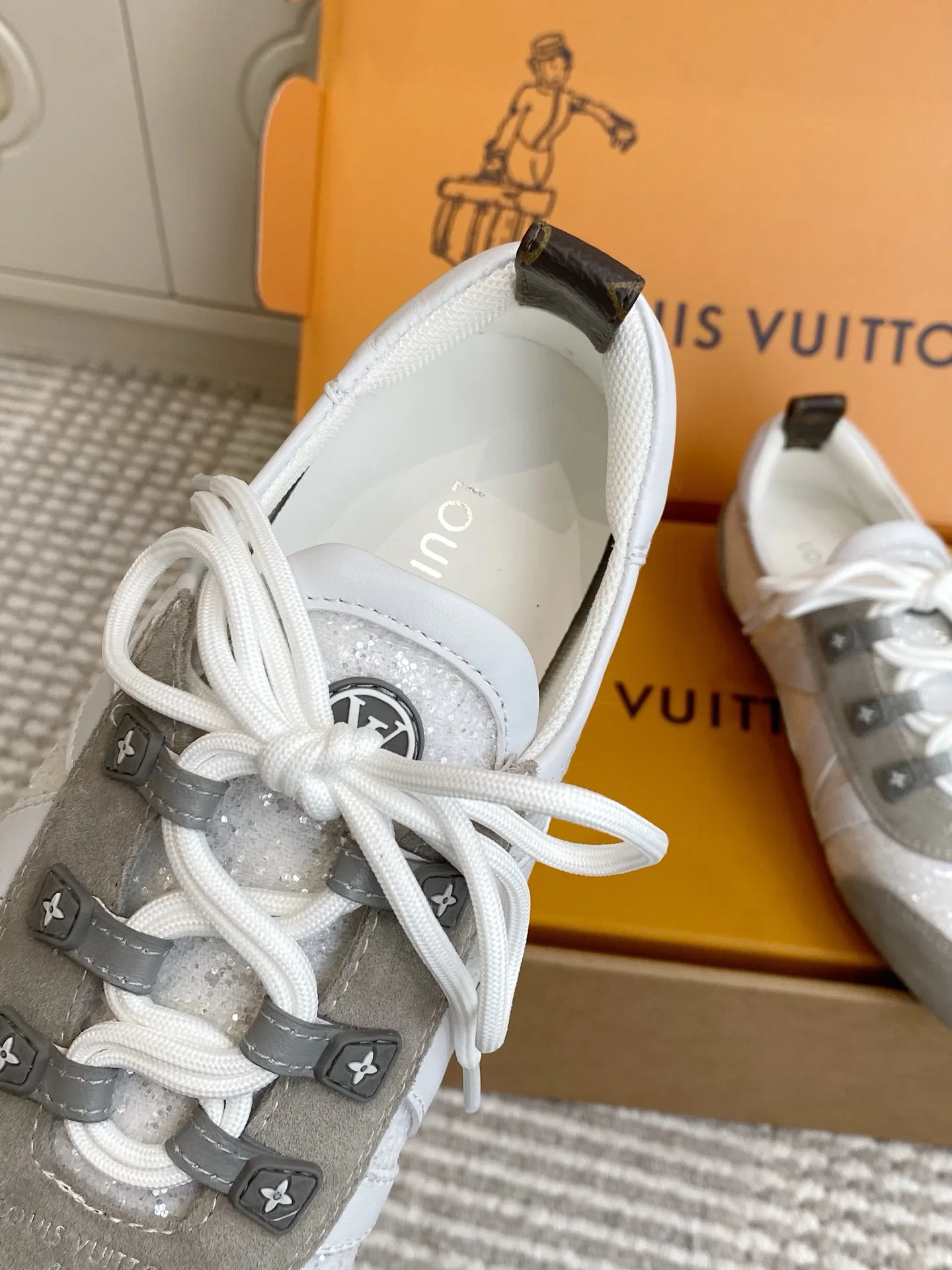 LV 27FW LDWAQLG 150 스니커즈 42