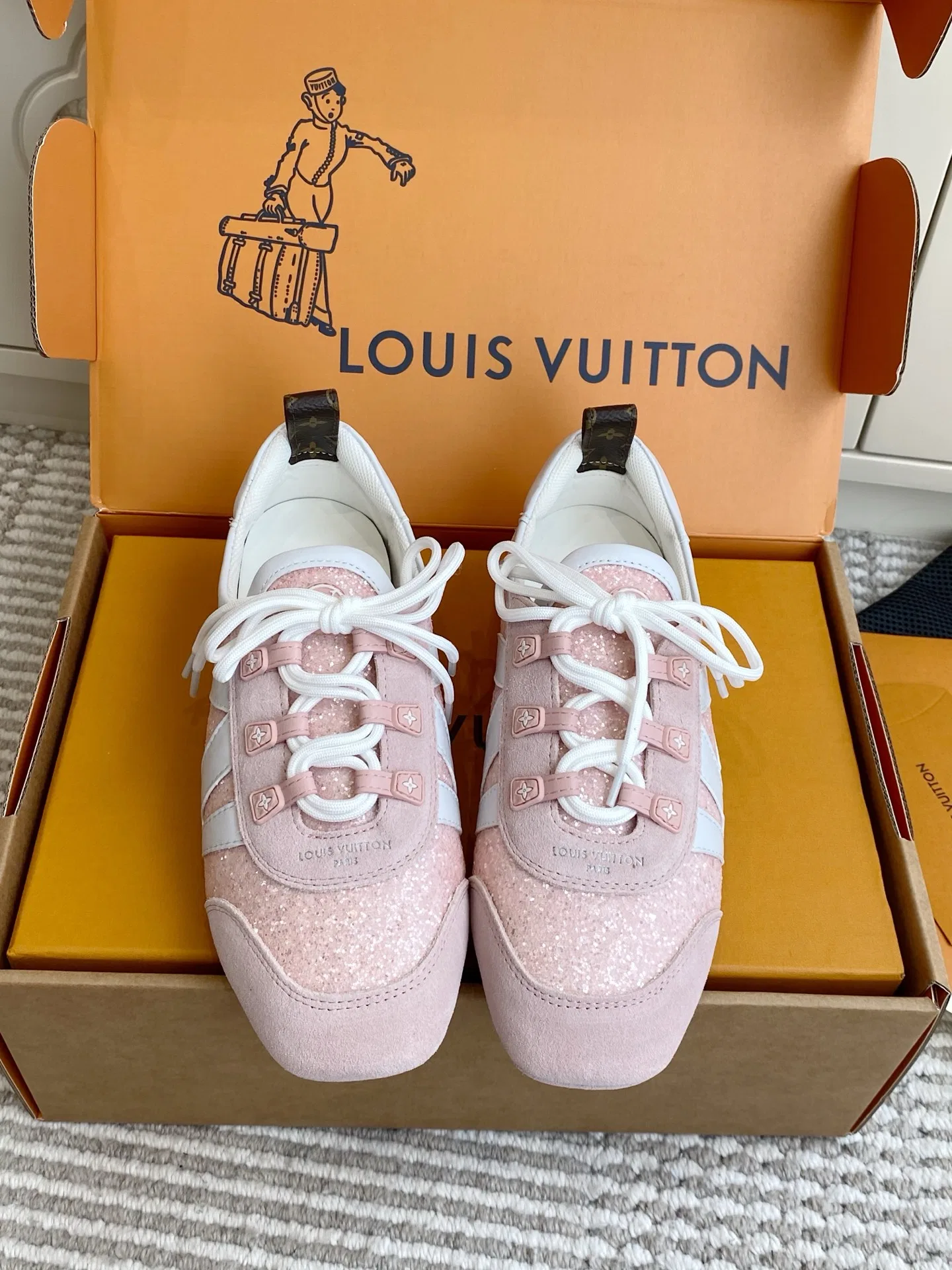 LV 27FW LDWAQLG 150 스니커즈 44