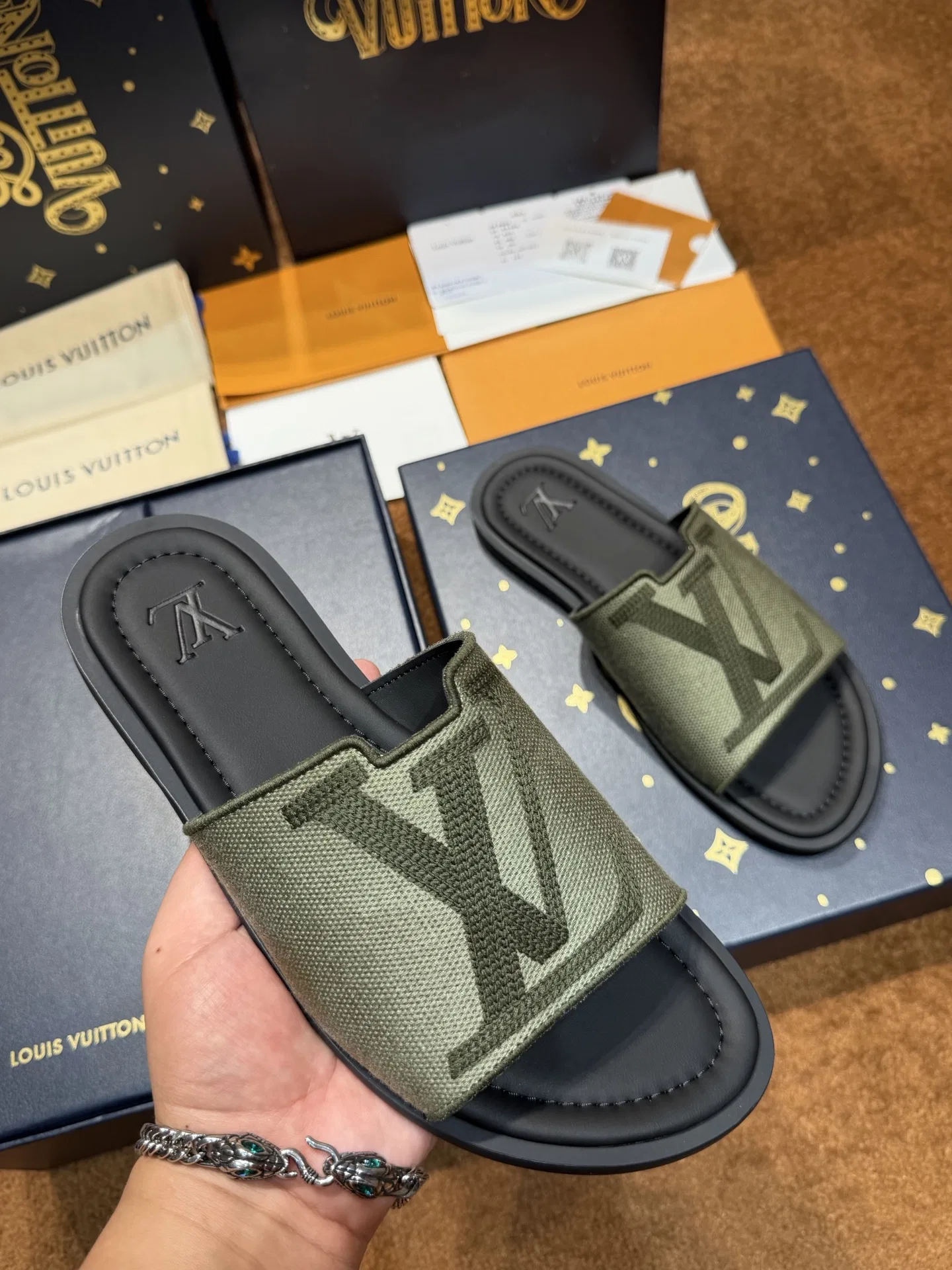LV 27FW LDWAQLG 152 슬리퍼 27