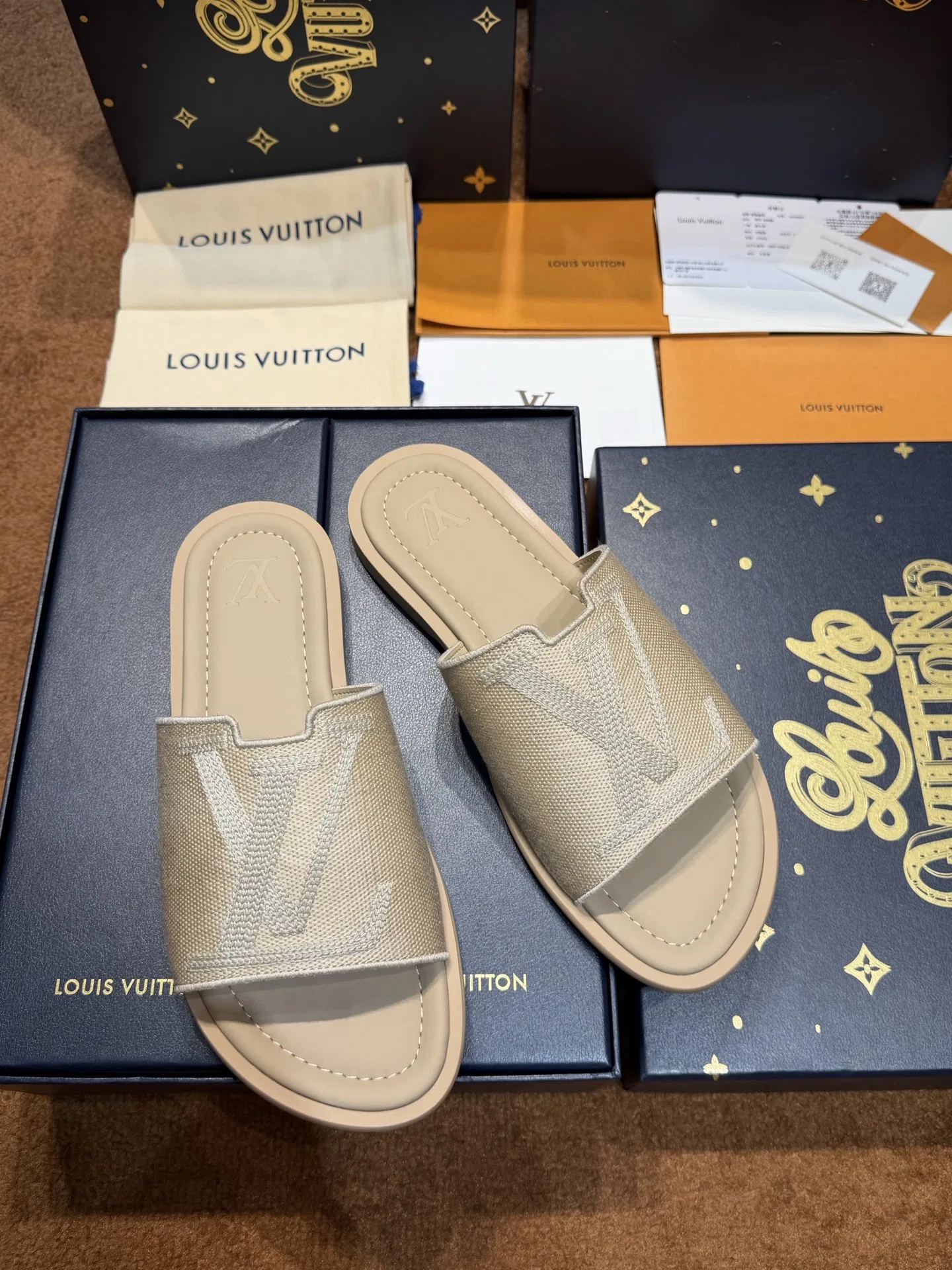 LV 27FW LDWAQLG 152 슬리퍼 43