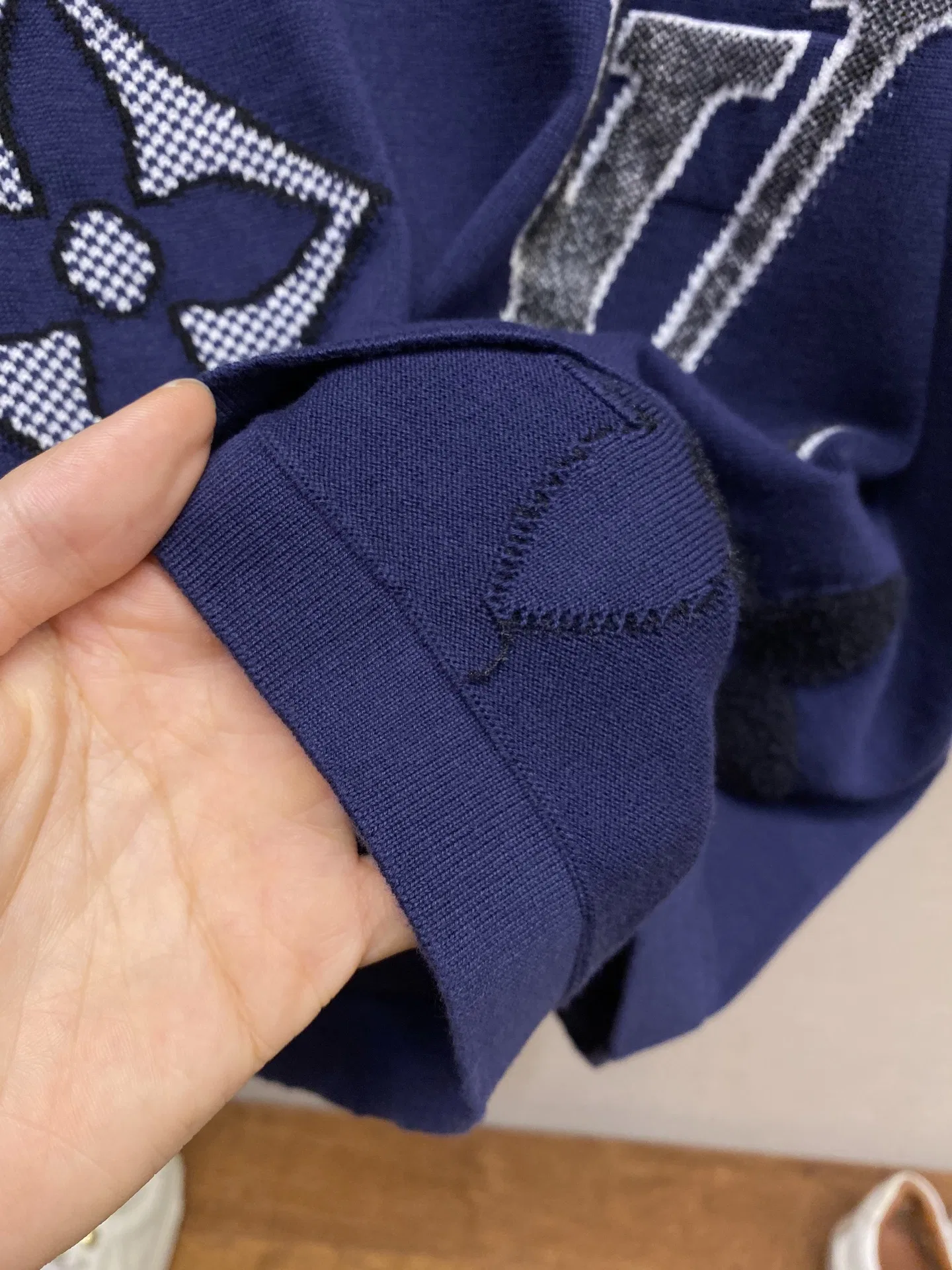 LV 27FW NODYQKY 032 반팔니트 12