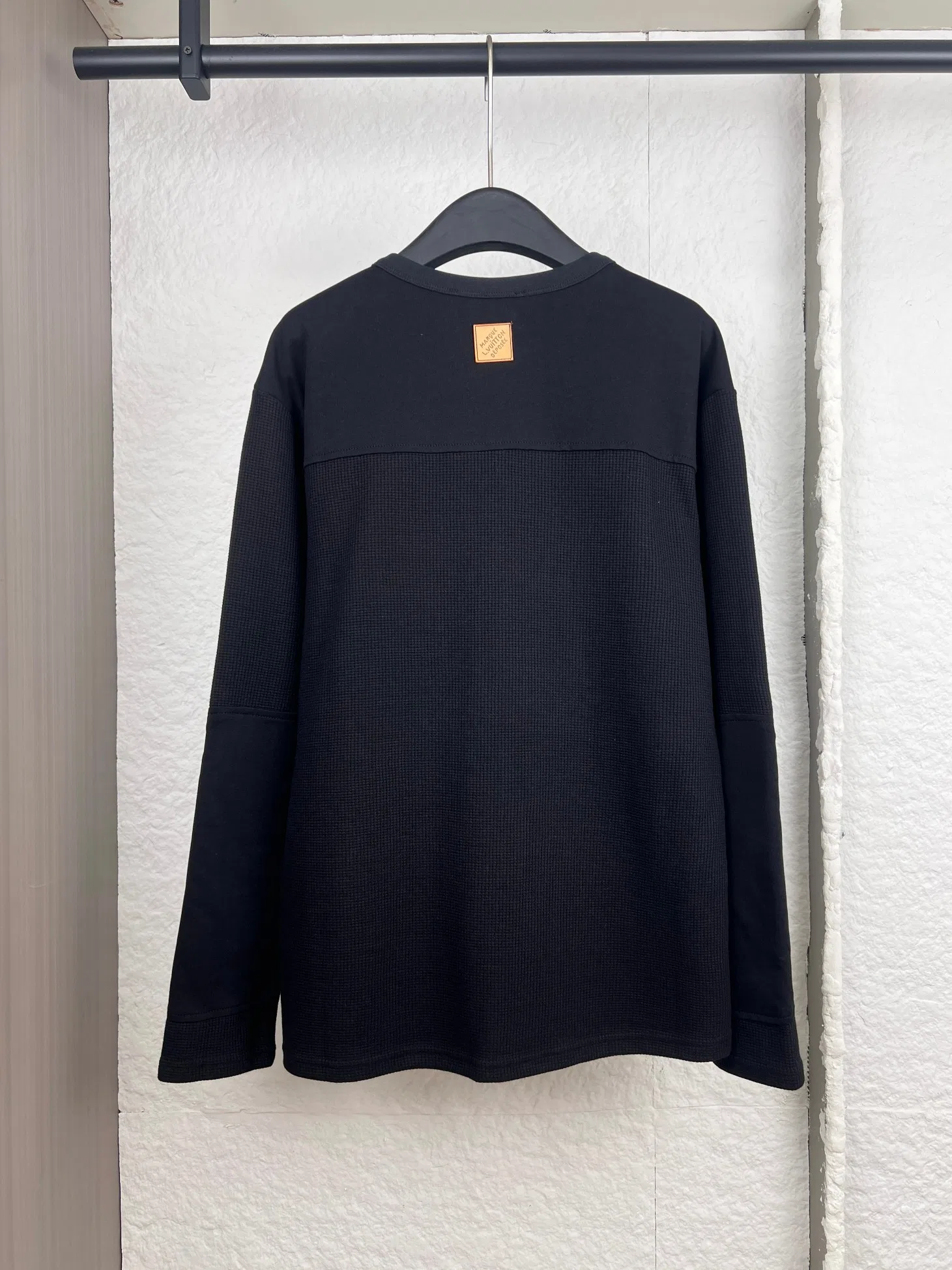 LV 27FW NOGJIQS 002 롱슬리브 11