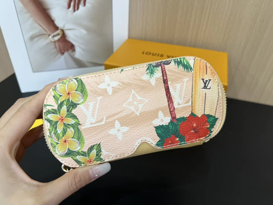 LV 27FW NSOVAAJ 003 선글라스보관함 10