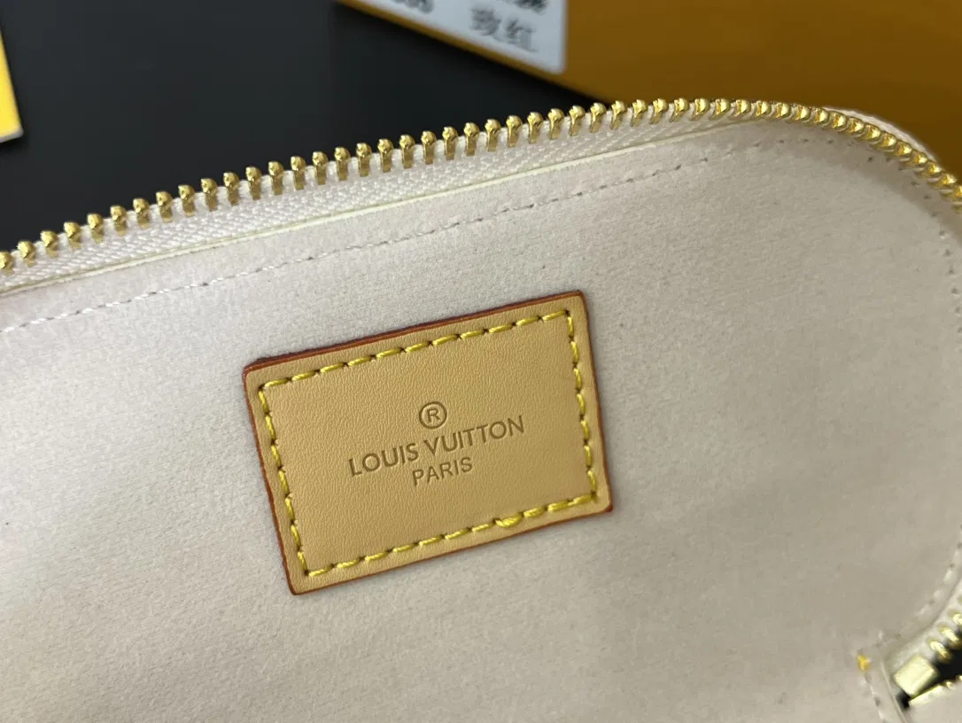 LV 27FW NSOVAAJ 004 선글라스보관함 8