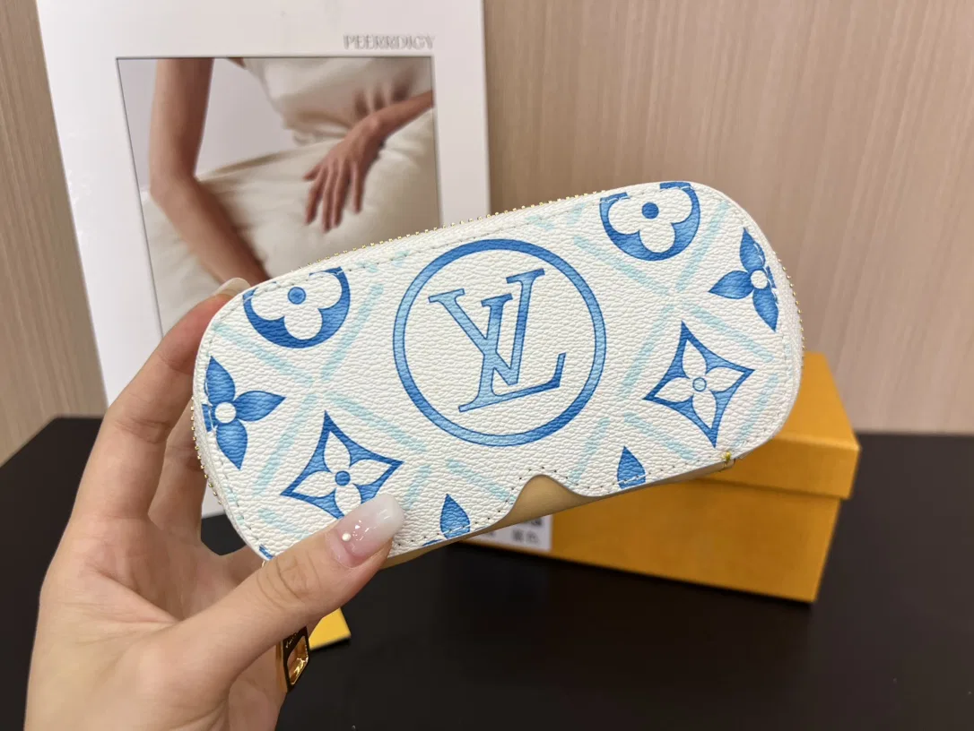 LV 27FW NSOVAAJ 004 선글라스보관함 10