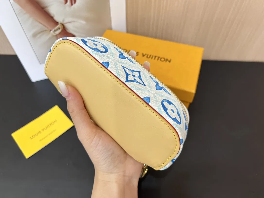 LV 27FW NSOVAAJ 004 선글라스보관함 15