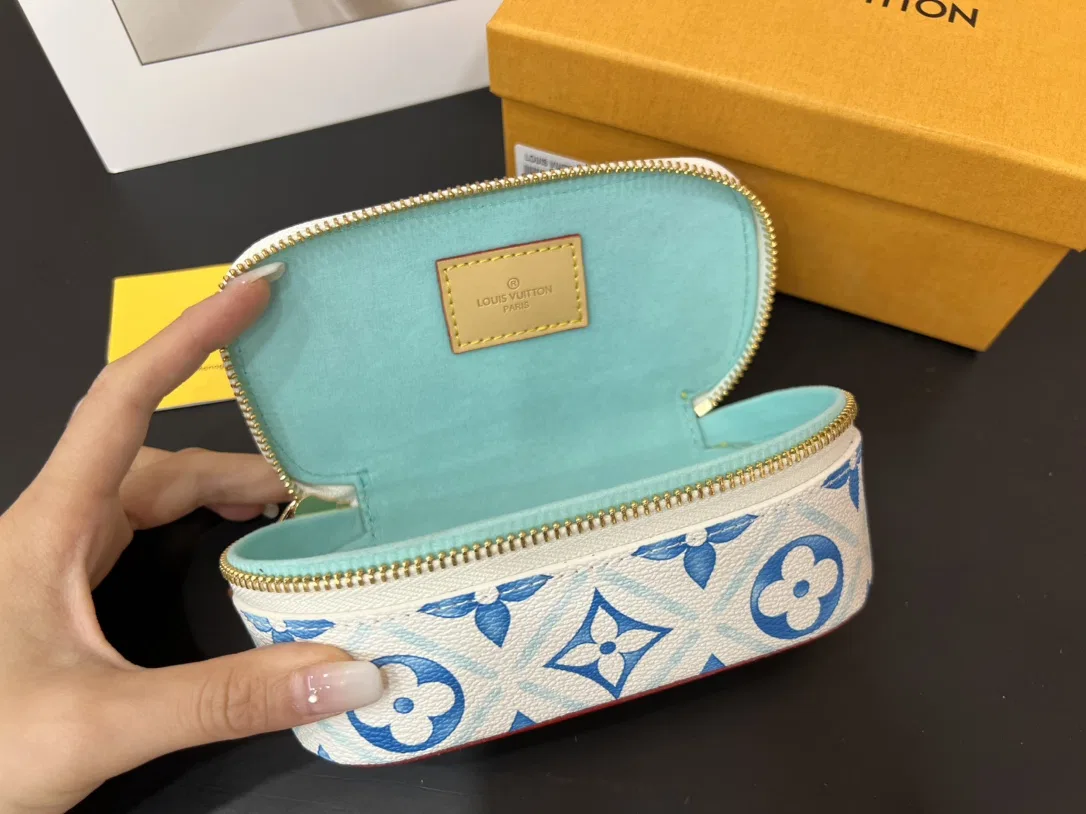 LV 27FW NSOVAAJ 004 선글라스보관함 16