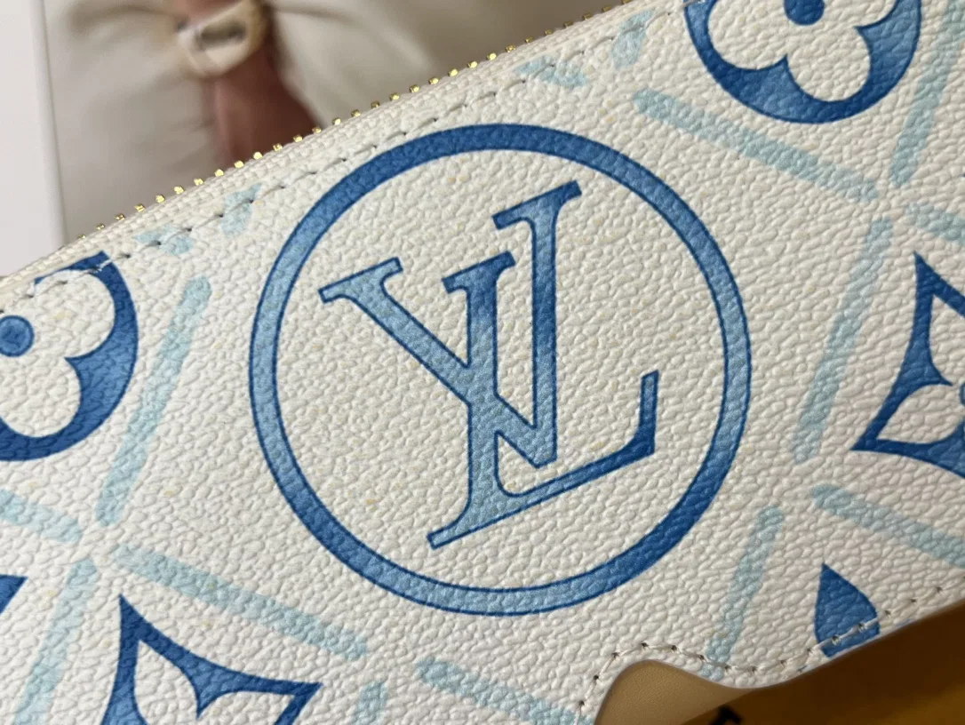 LV 27FW NSOVAAJ 004 선글라스보관함 17