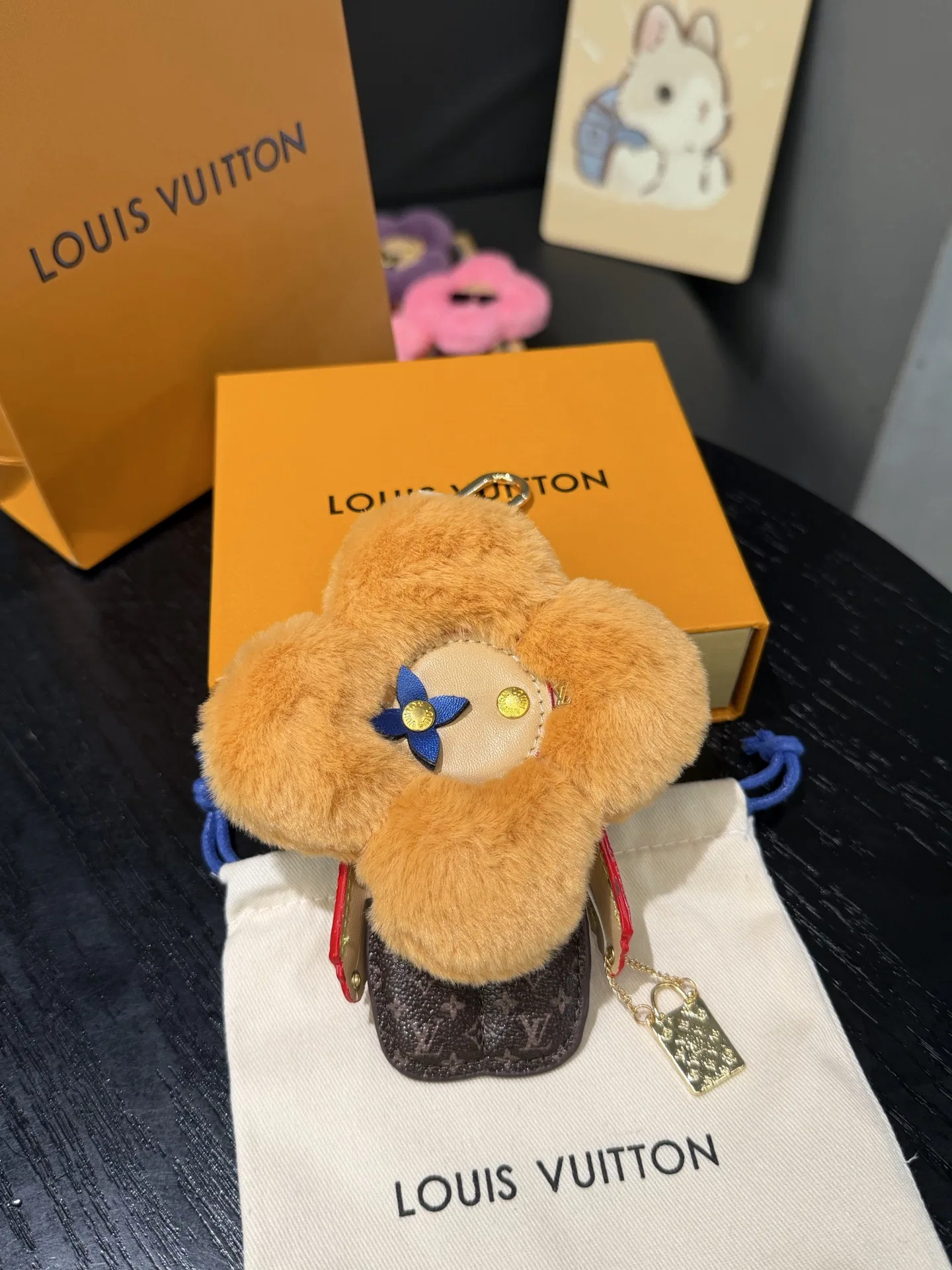 LV 27FW NSOVAAJ 006 키링 10