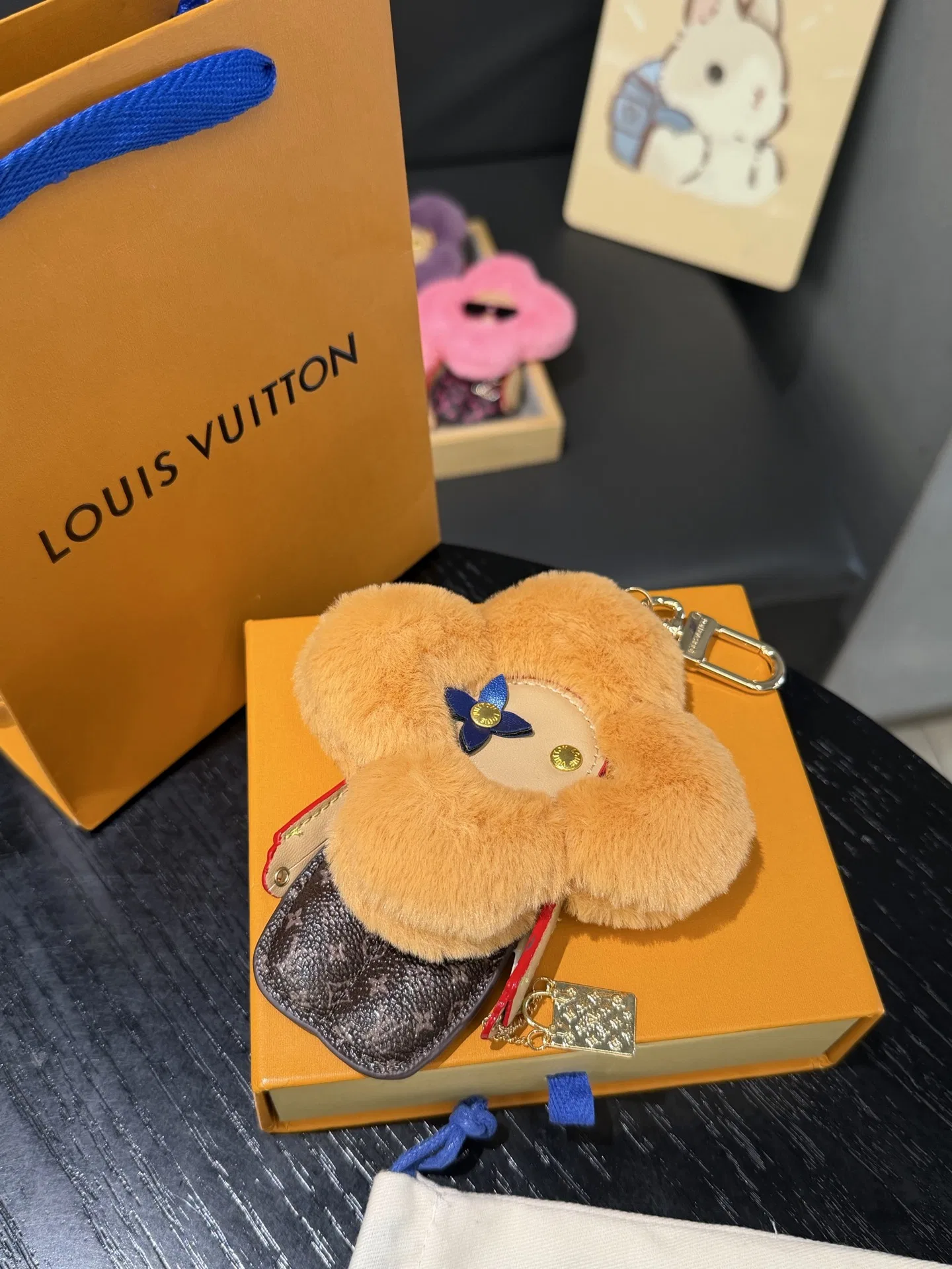 LV 27FW NSOVAAJ 006 키링 12