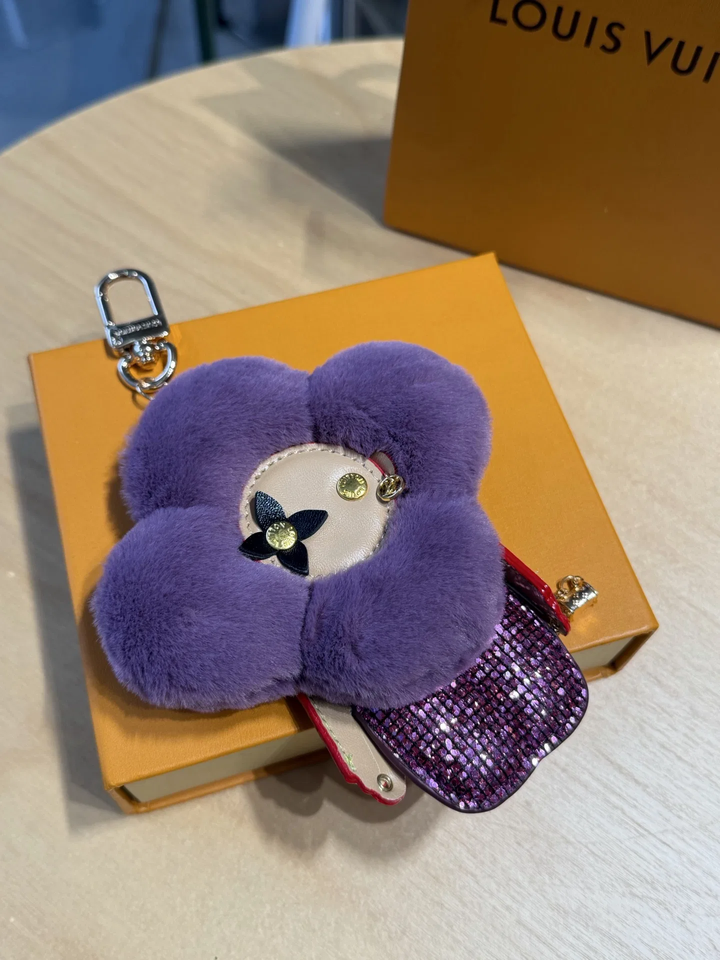 LV 27FW NSOVAAJ 006 키링 21
