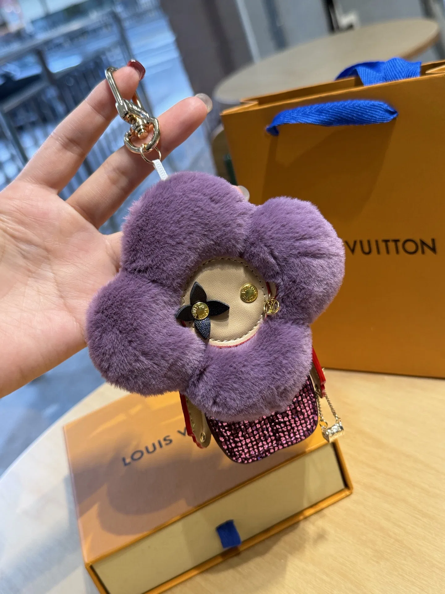 LV 27FW NSOVAAJ 006 키링 23