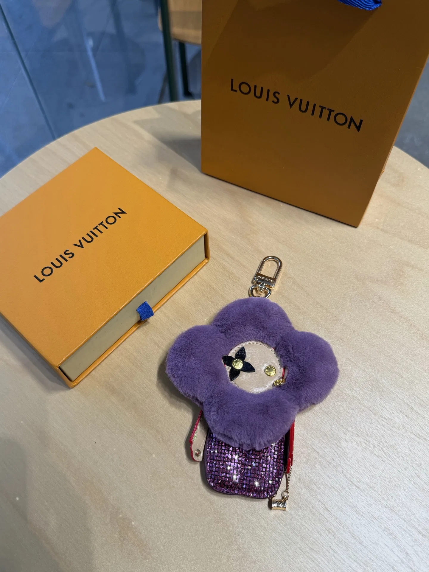 LV 27FW NSOVAAJ 006 키링 25