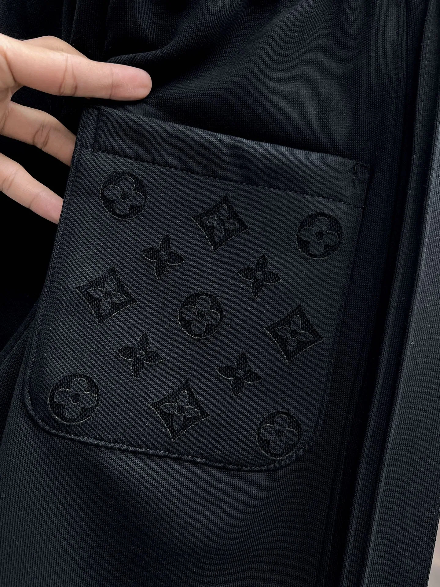 LV 27FW PXOPLTT 031 스웻팬츠 9