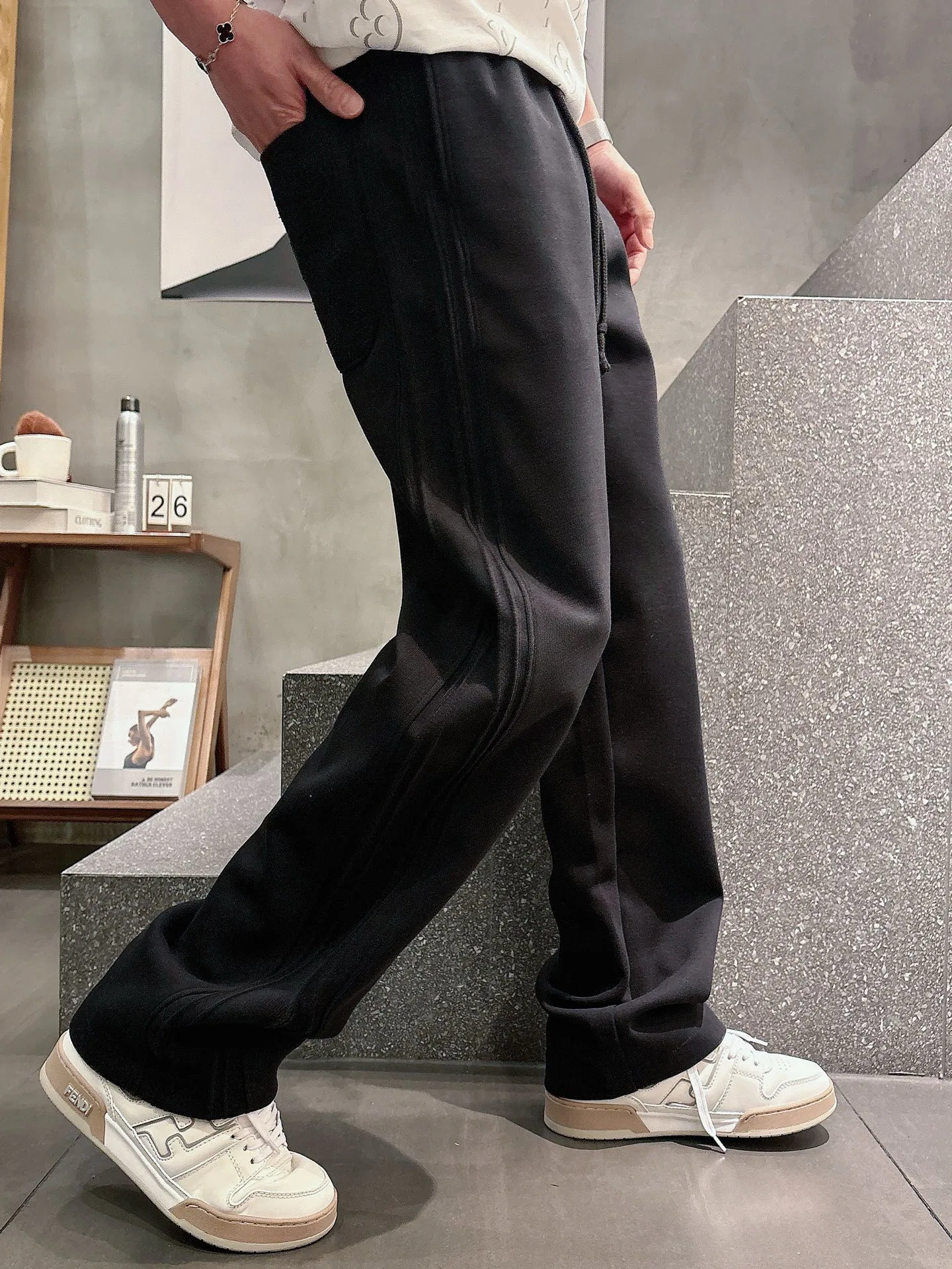 LV 27FW PXOPLTT 031 스웻팬츠 16