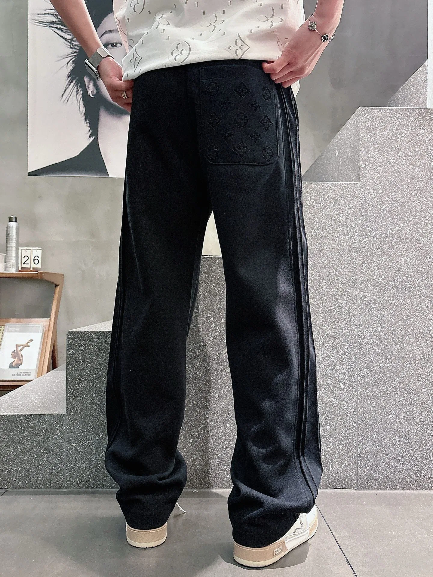 LV 27FW PXOPLTT 031 스웻팬츠 17