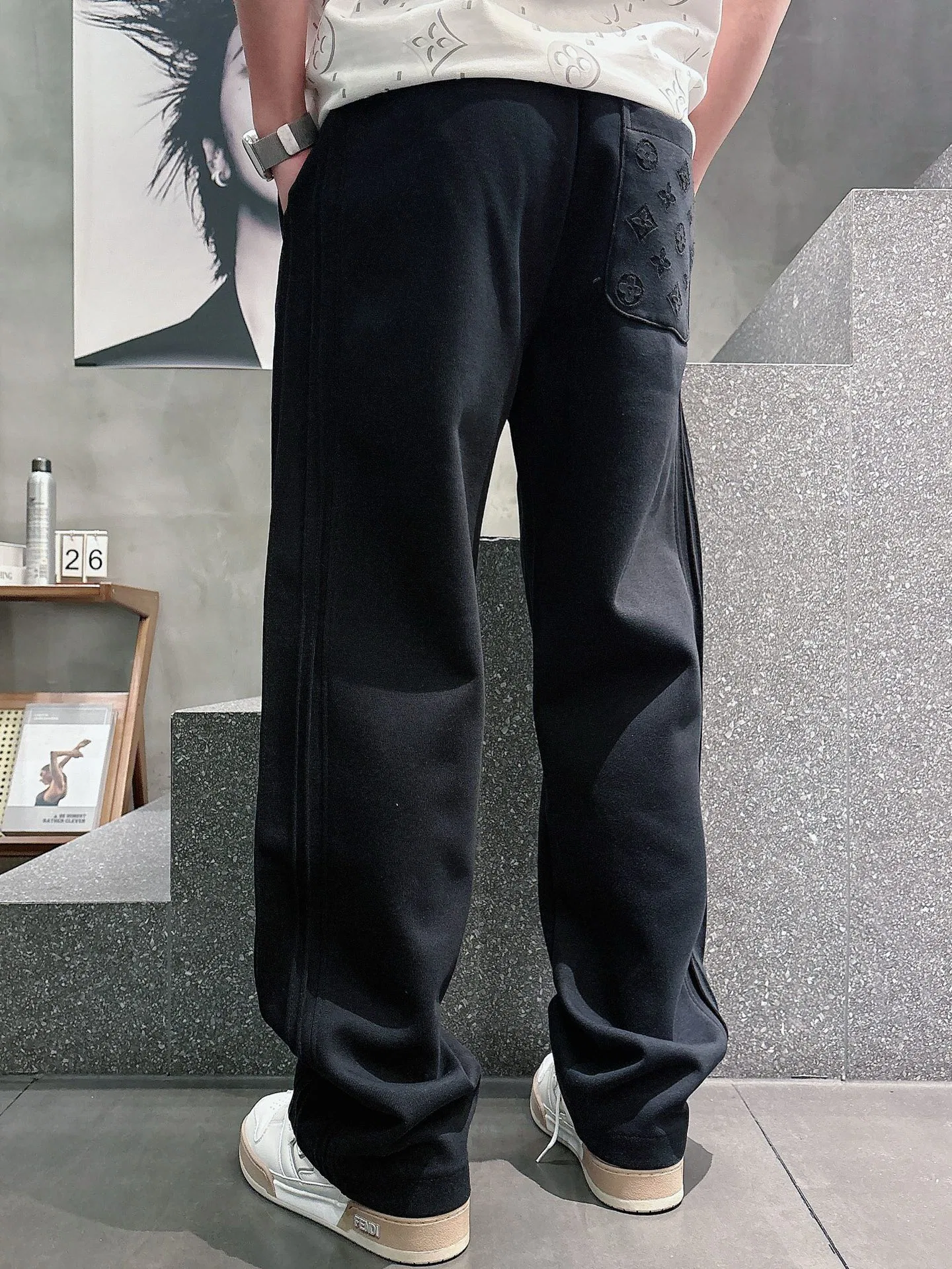 LV 27FW PXOPLTT 031 스웻팬츠 21
