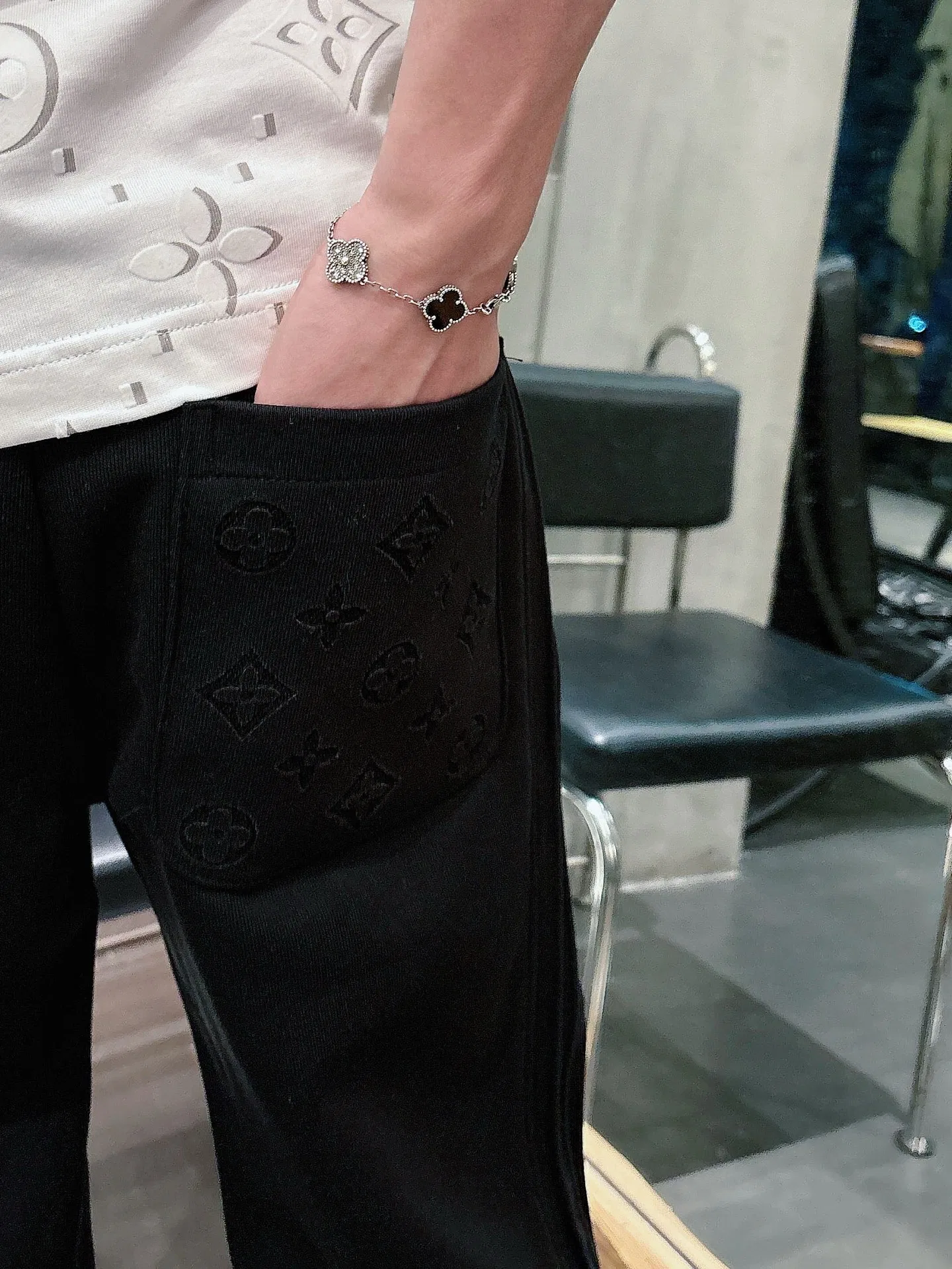LV 27FW PXOPLTT 031 스웻팬츠 23