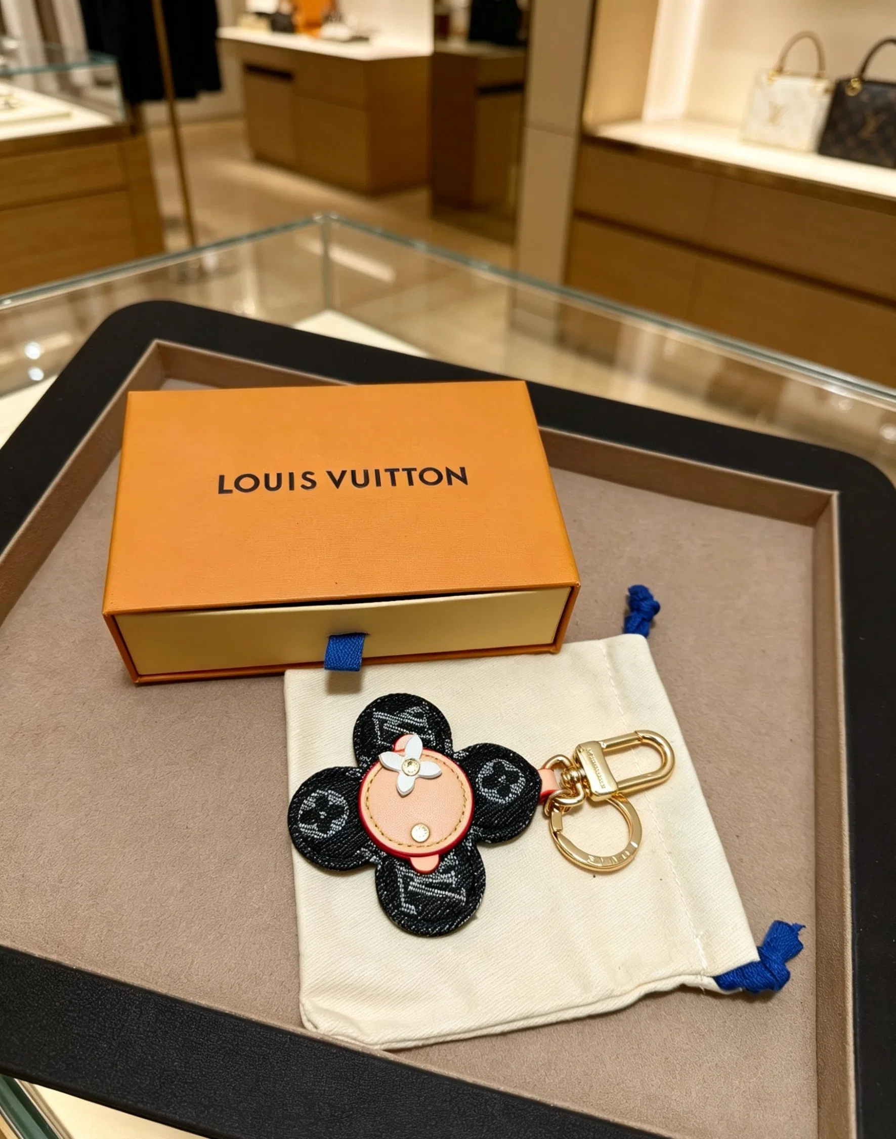 LV 27FW QCBNDNQ 001 키링 8