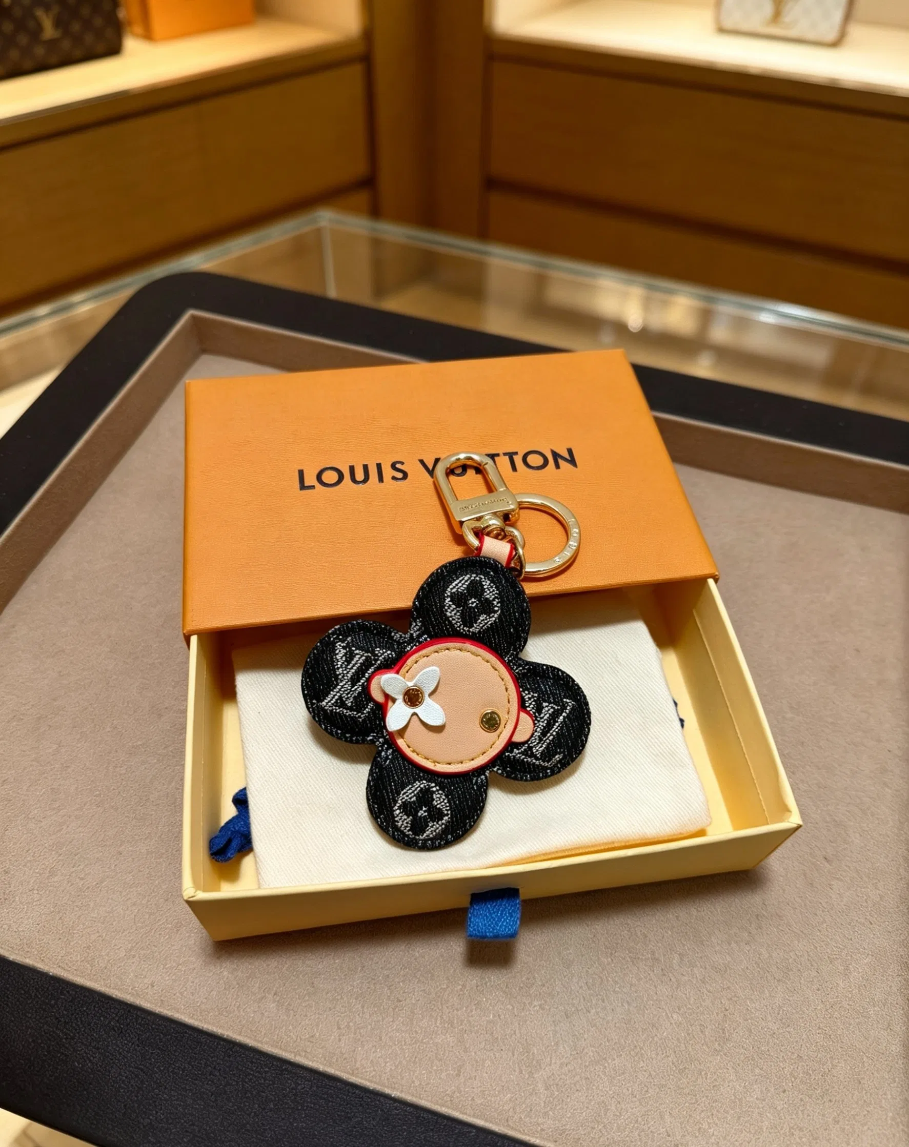 LV 27FW QCBNDNQ 001 키링 9