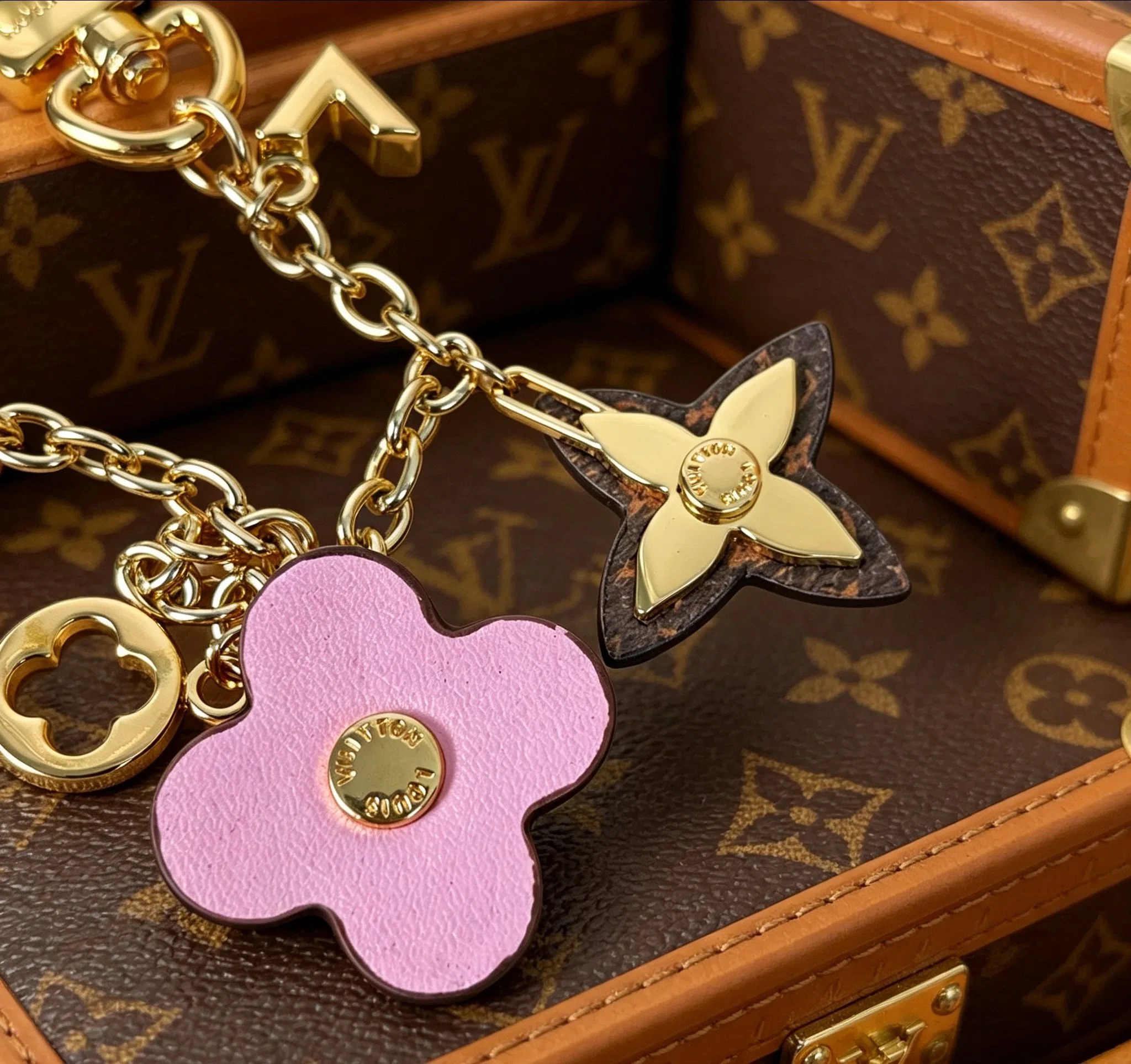 LV 27FW QCBNDNQ 007 키링 11
