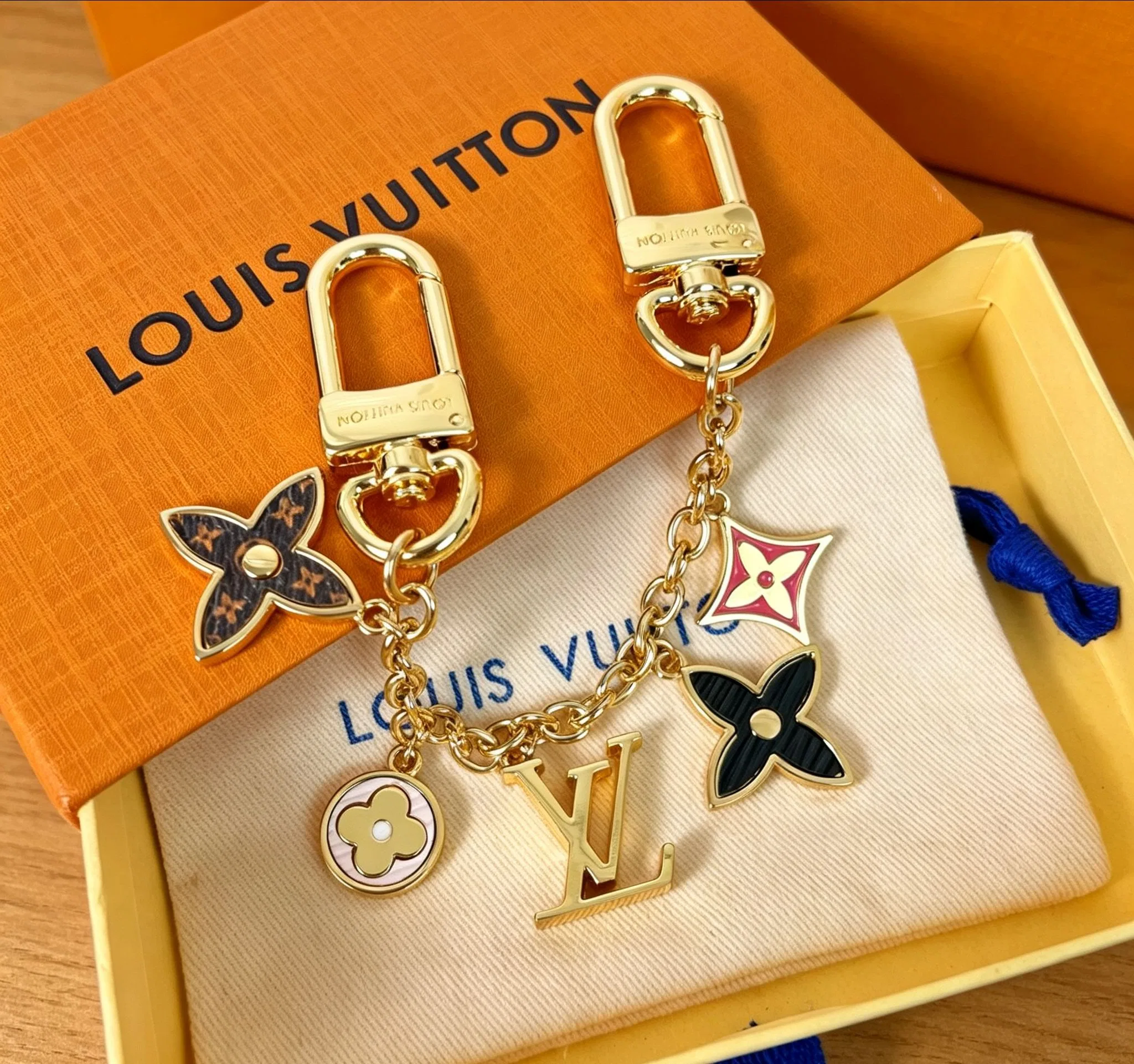 LV 27FW QCBNDNQ 008 키링 8