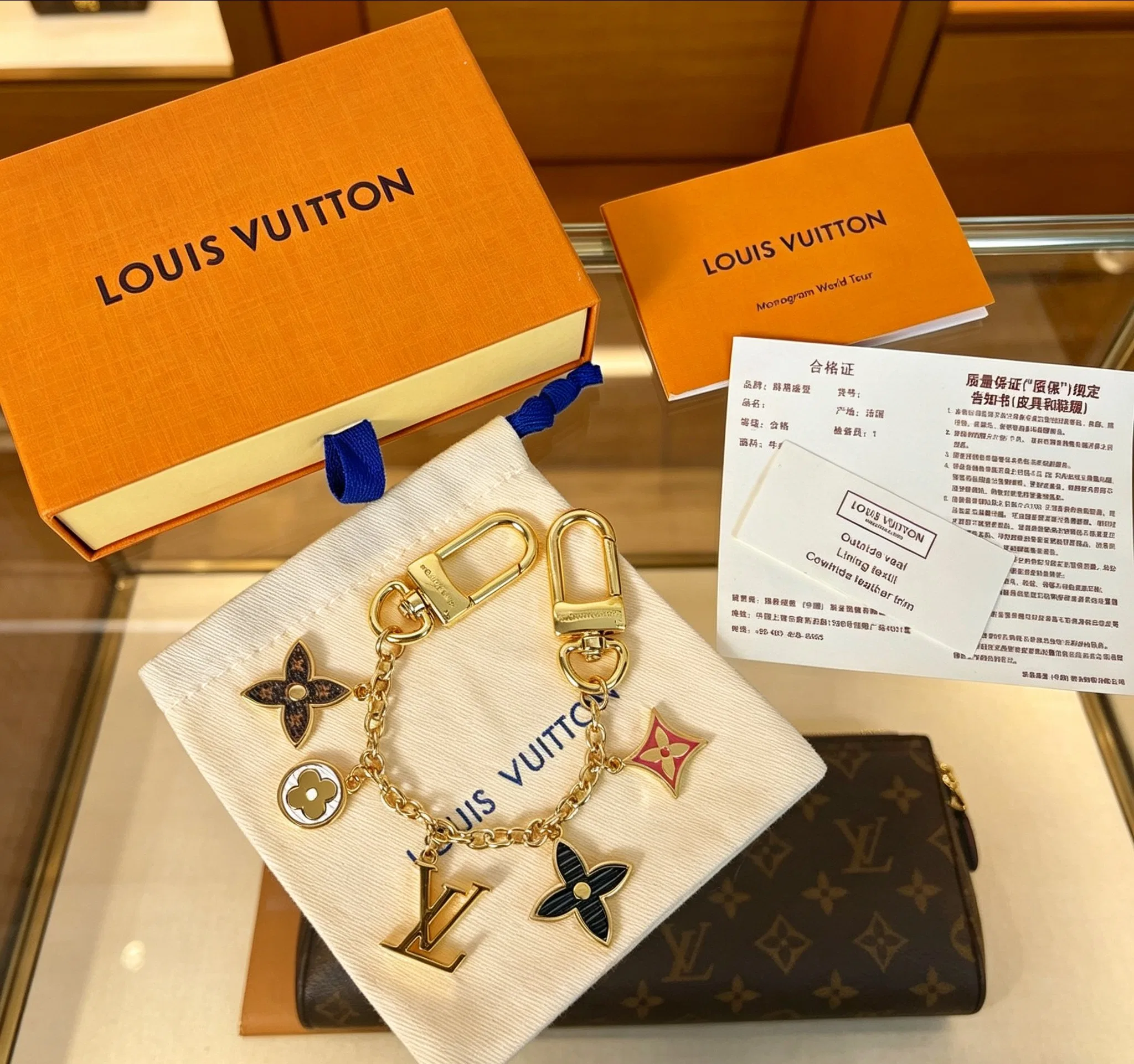 LV 27FW QCBNDNQ 008 키링 10