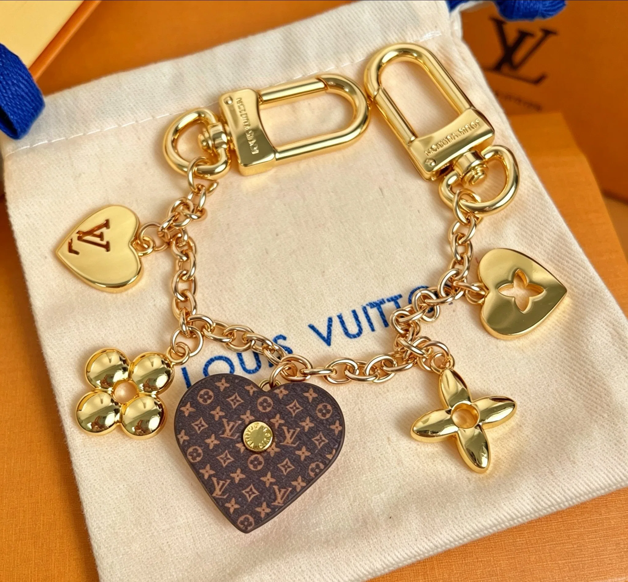 LV 27FW QCBNDNQ 009 키링 10