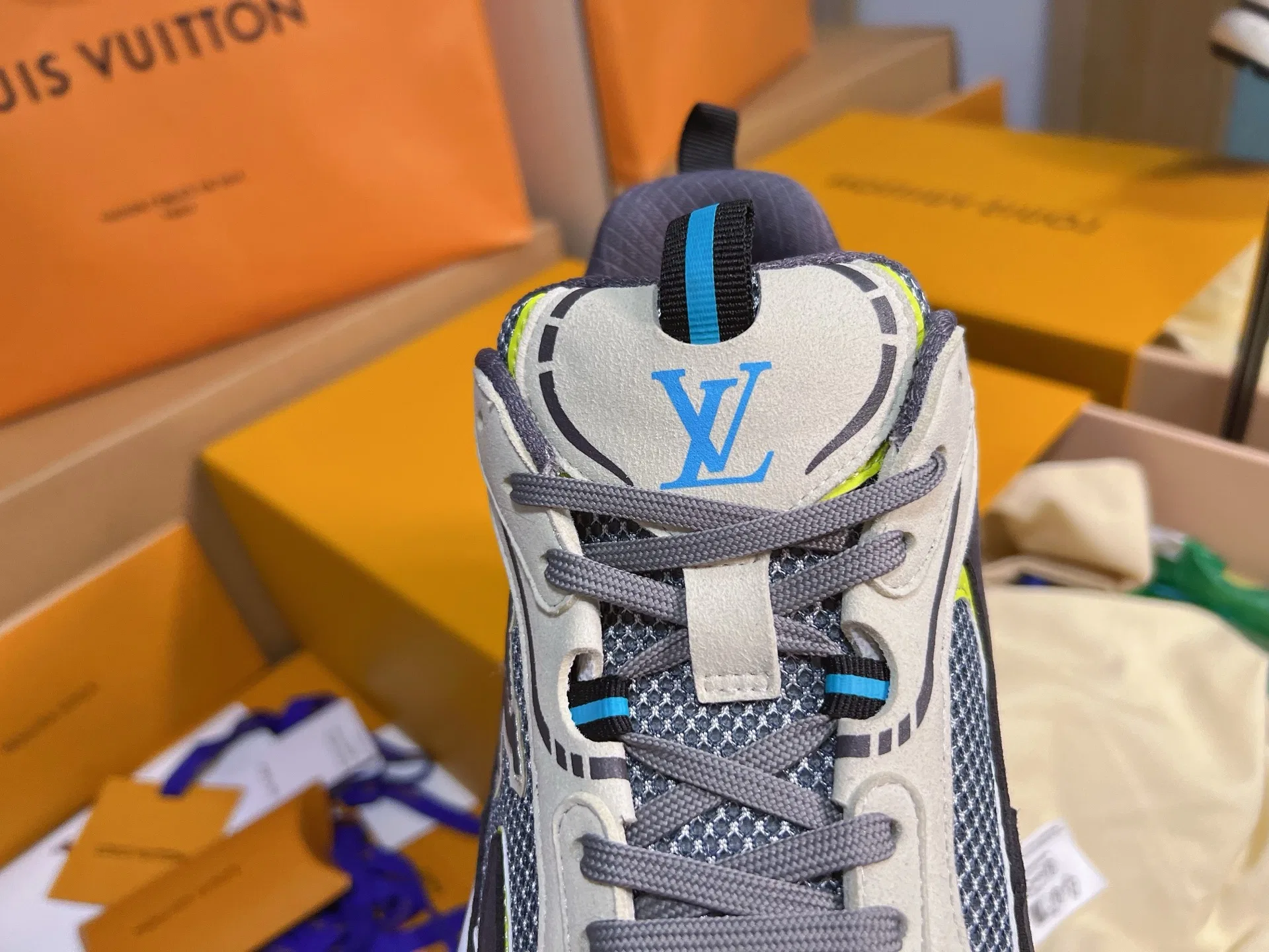 LV 27FW QVUSQNN 010 스니커즈 7