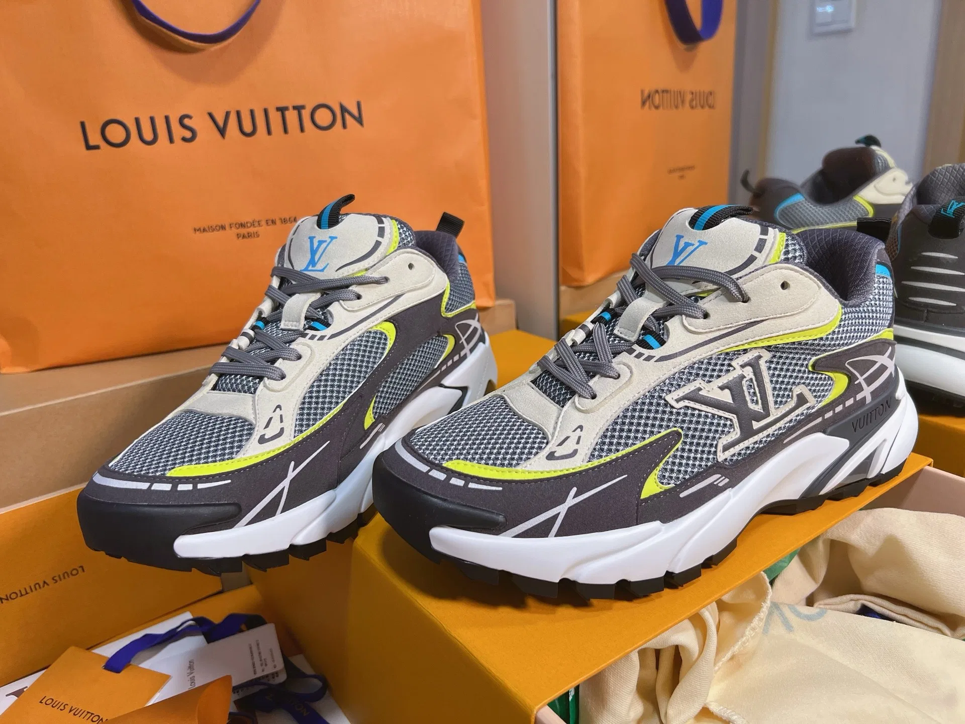 LV 27FW QVUSQNN 010 스니커즈 9