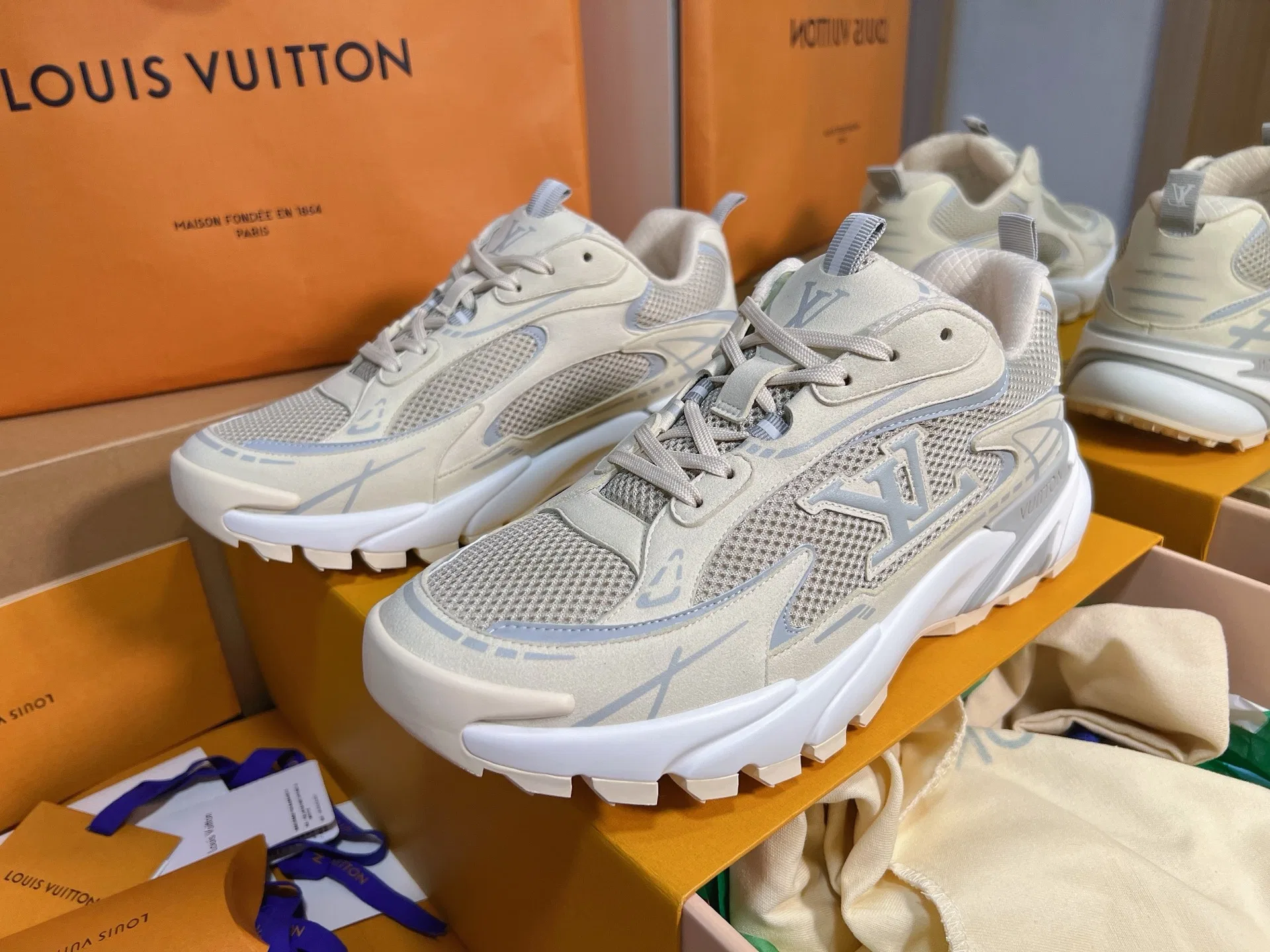LV 27FW QVUSQNN 010 스니커즈 10
