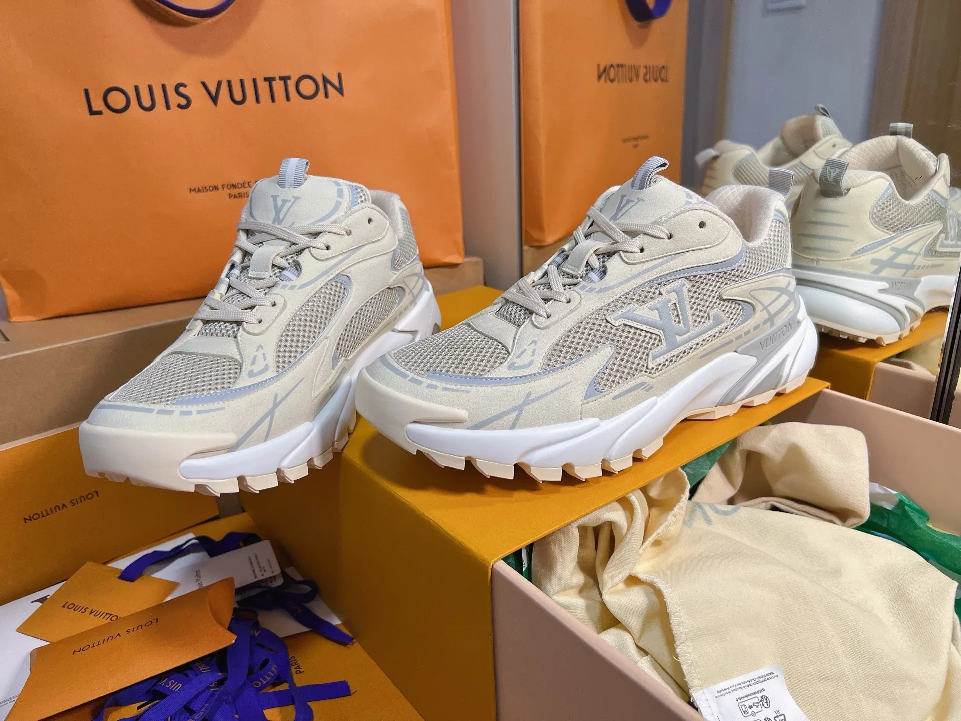 LV 27FW QVUSQNN 010 스니커즈 11